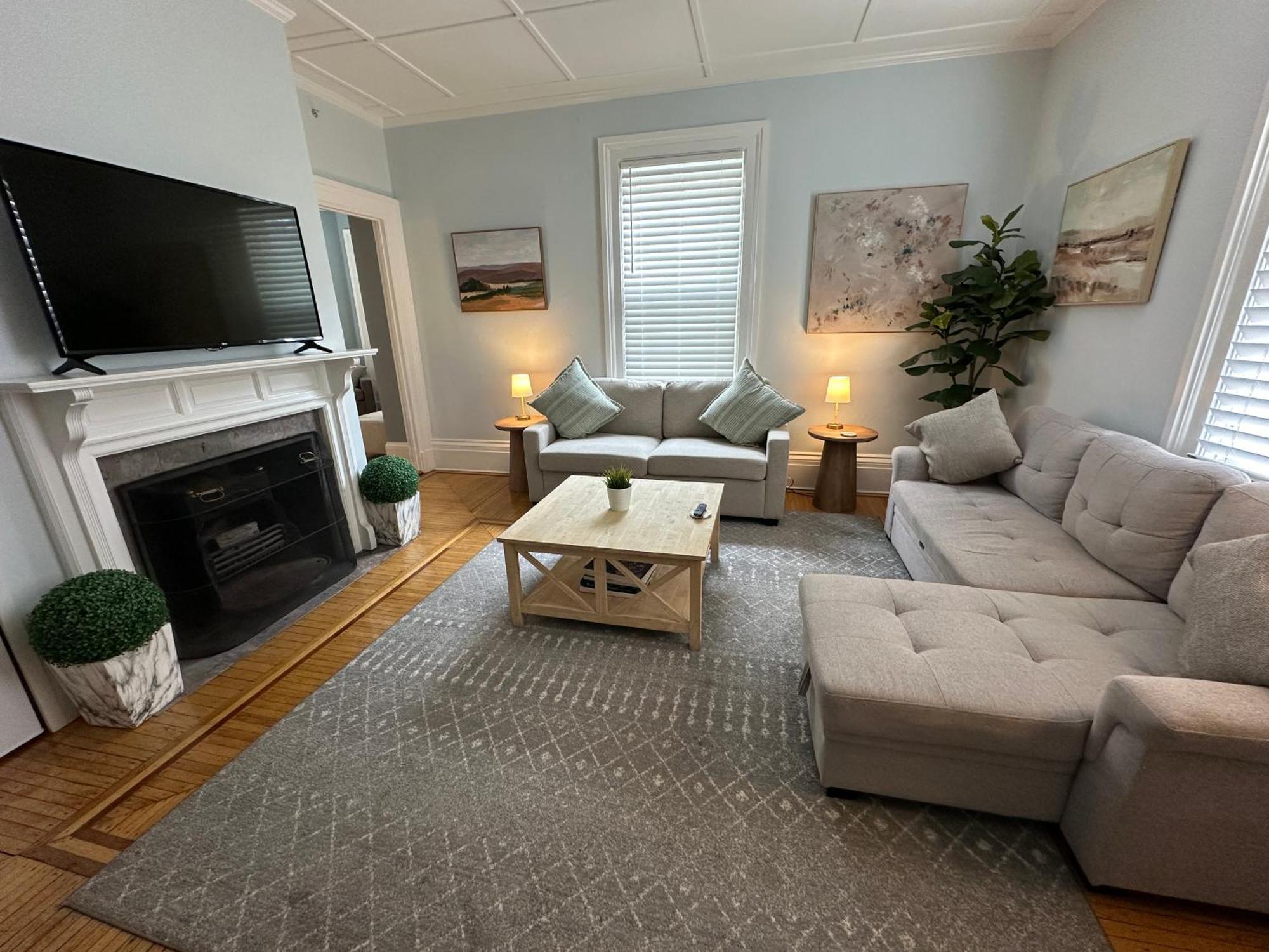 Entire Charming Victorian Downtown Newport