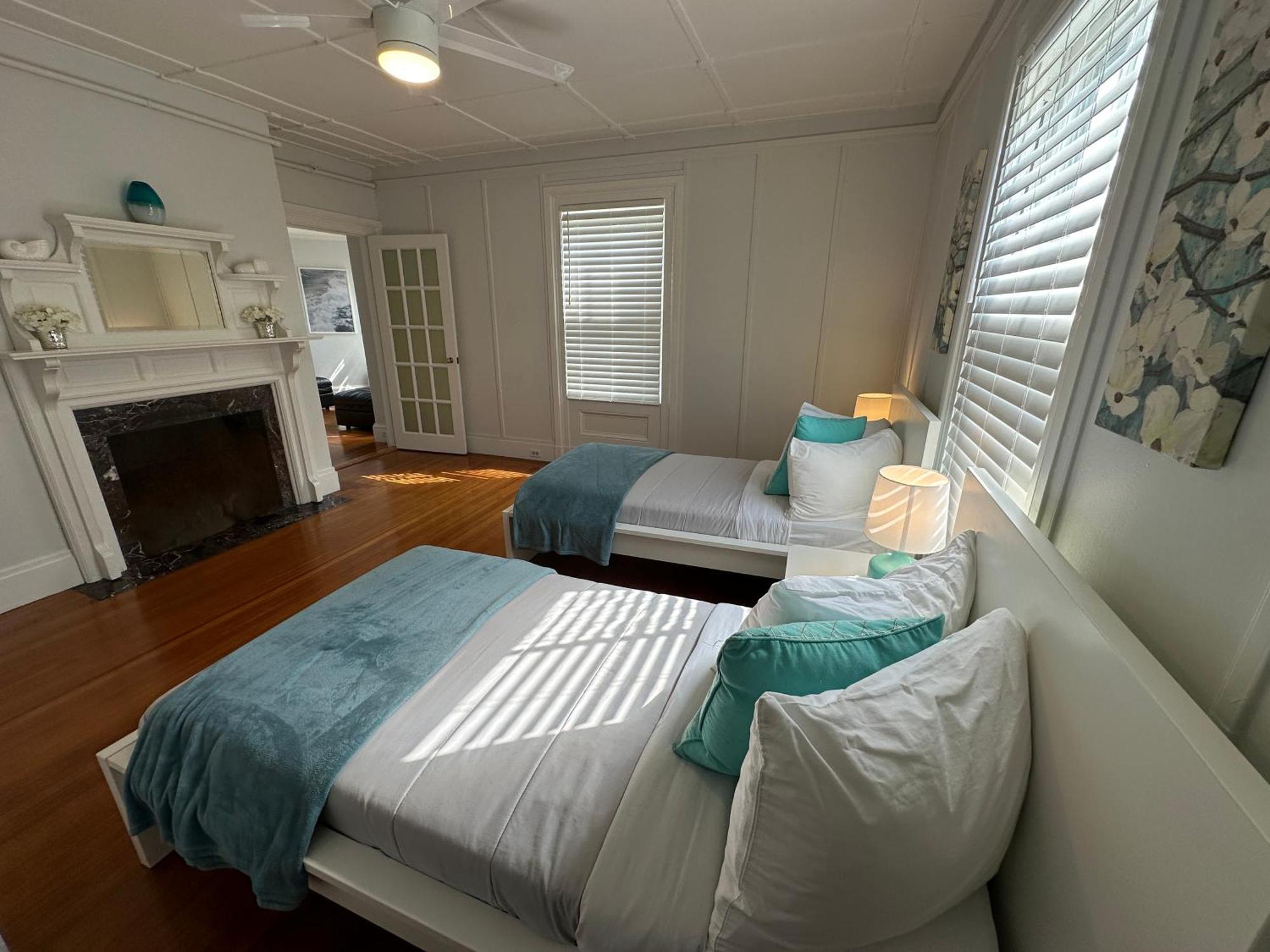 Hotel Entire Charming Victorian Downtown *