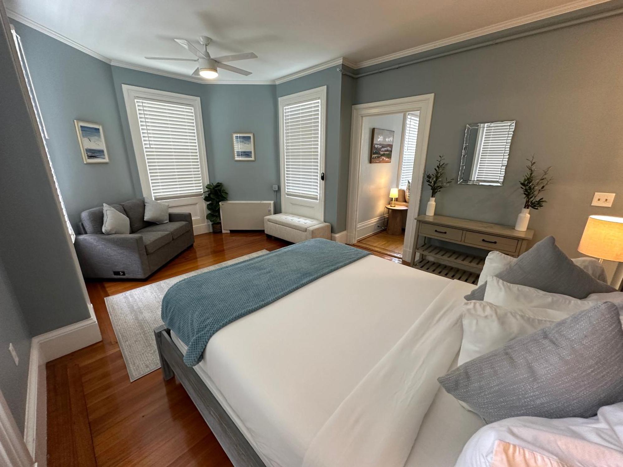Entire Charming Victorian Downtown Hotel Newport