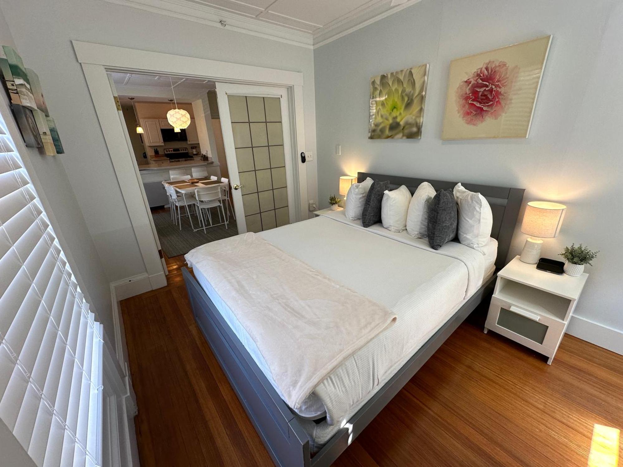 Hotel Entire Charming Victorian Downtown