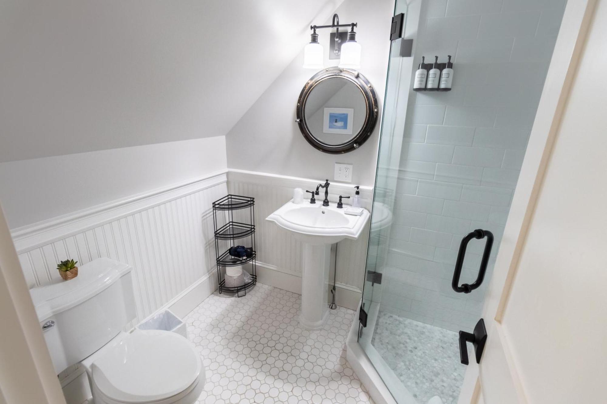 Paws On Pelham (adults Only) Bed & Breakfast Newport