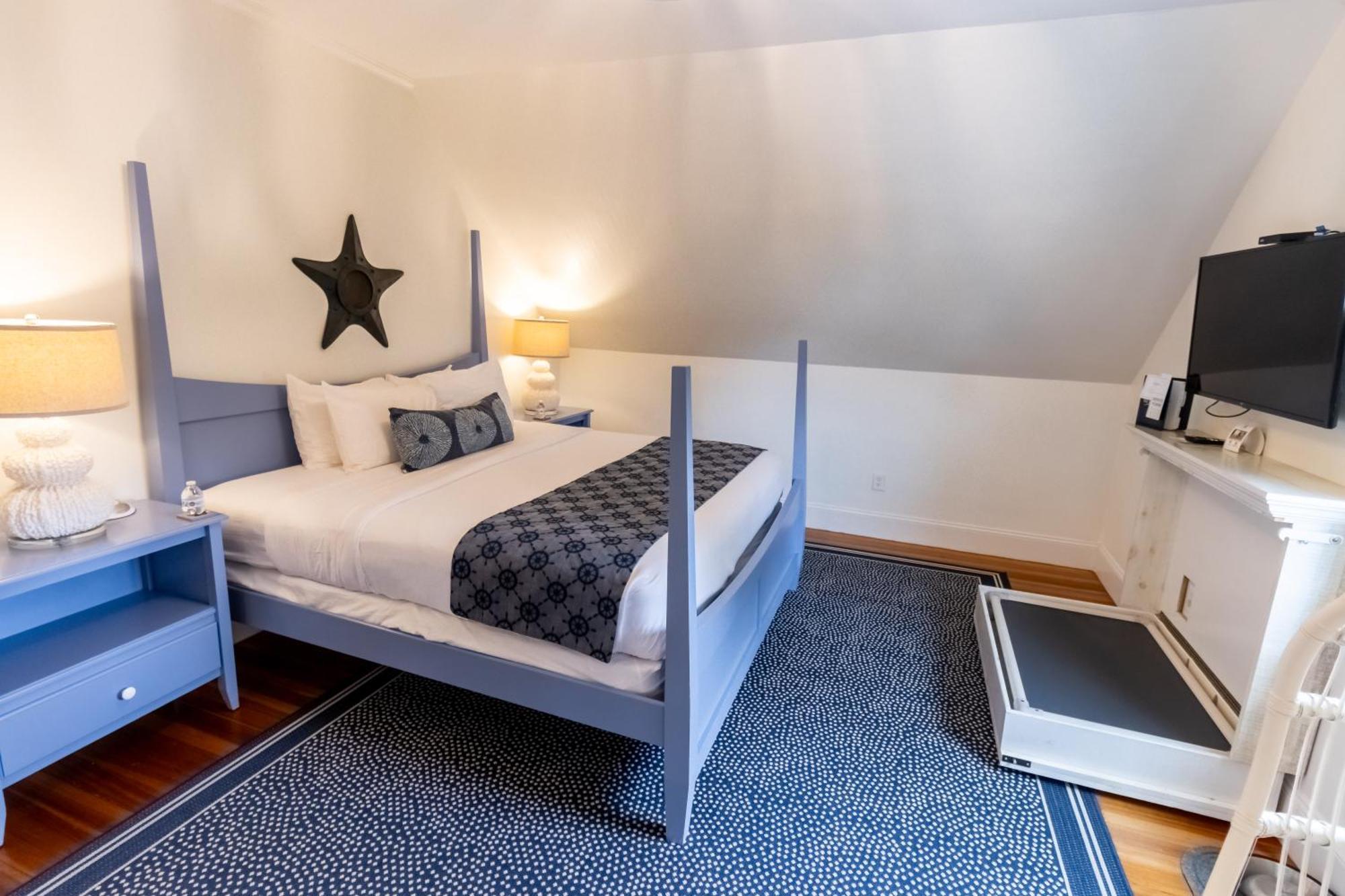Paws On Pelham (adults Only) Bed & Breakfast