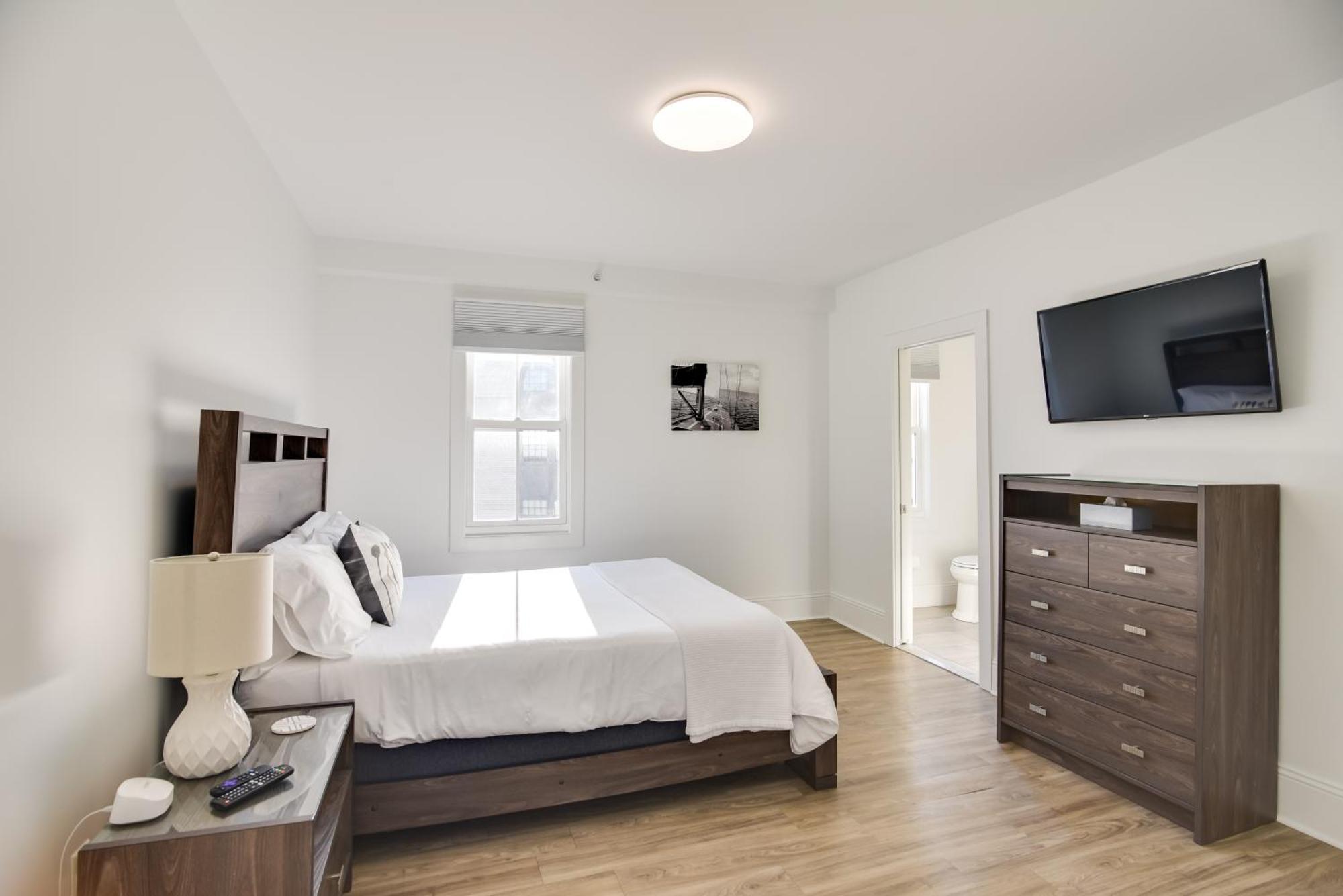 Apartment Walk To Bowens Wharf In Dtwn *