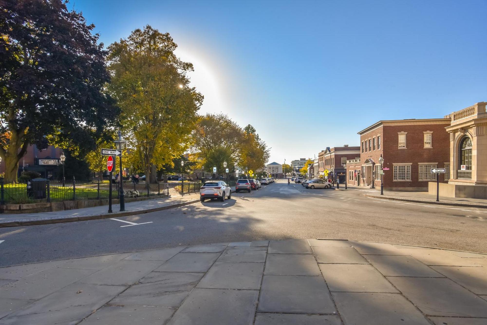 Walk To Bowens Wharf In Dtwn * Newport