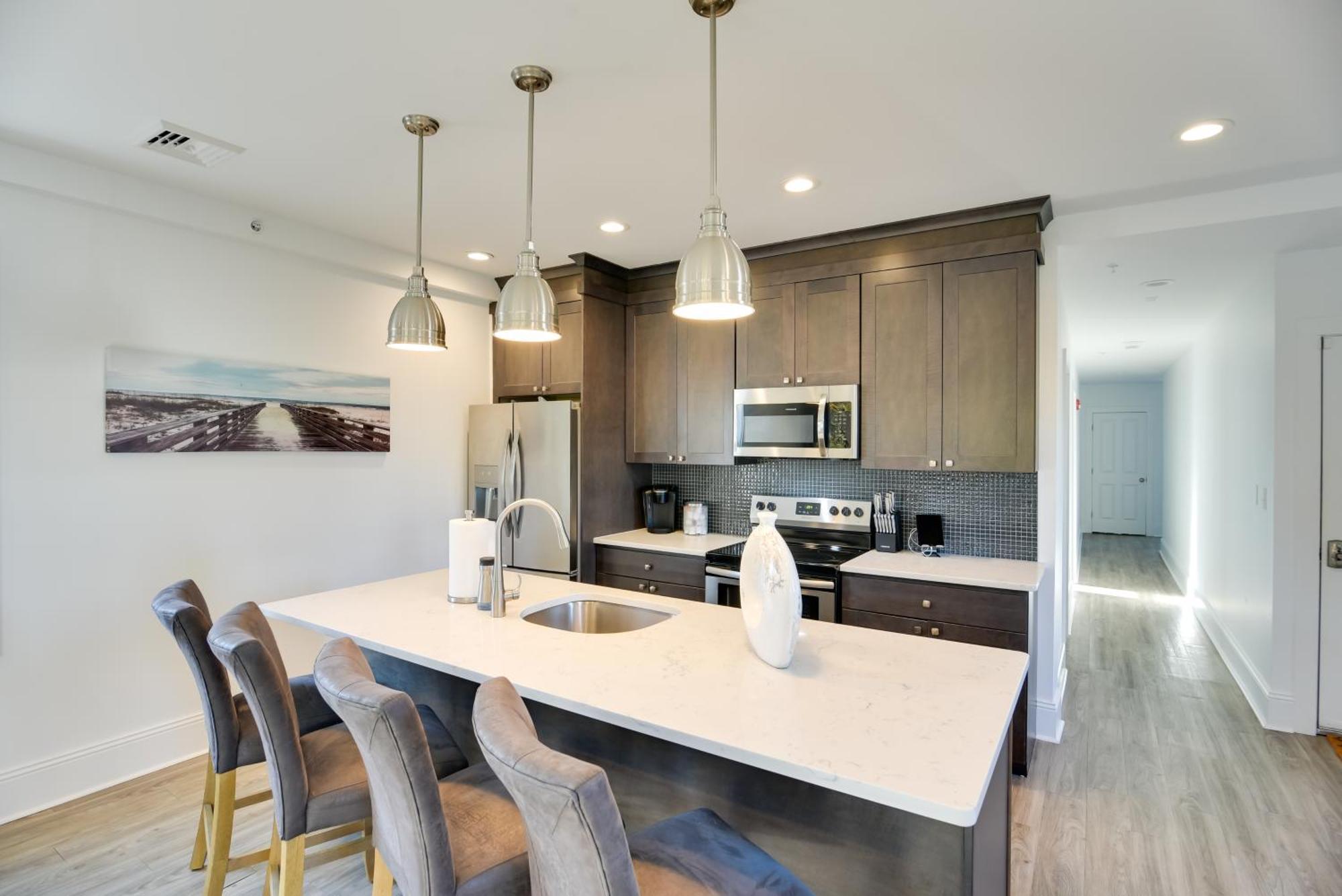 Walk To Bowens Wharf In Dtwn Apartment