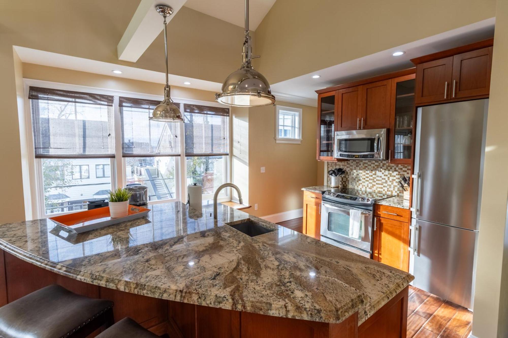 The Lofts - 546 Thames Street Apartment *