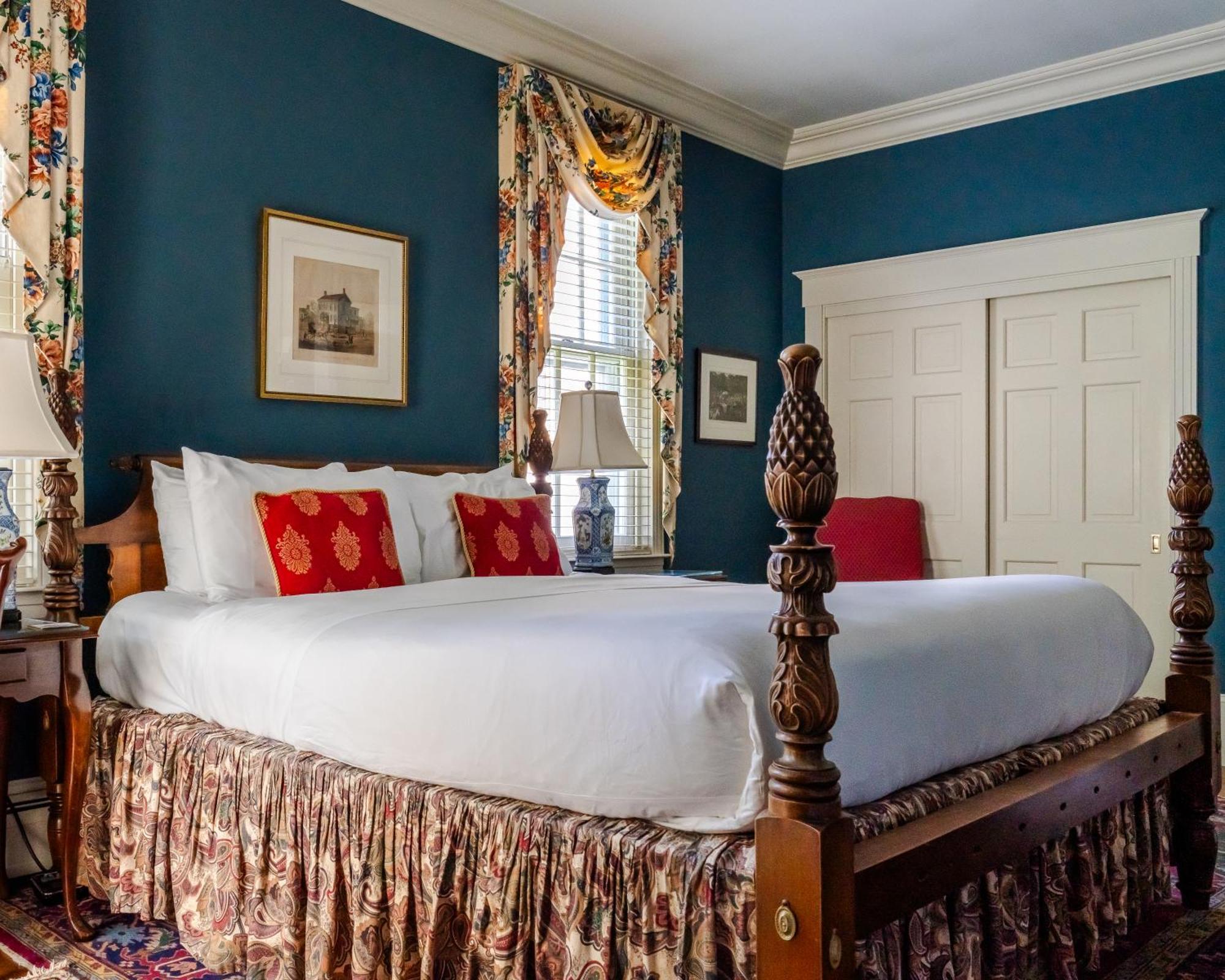 Francis Malbone House Bed & Breakfast 4*
