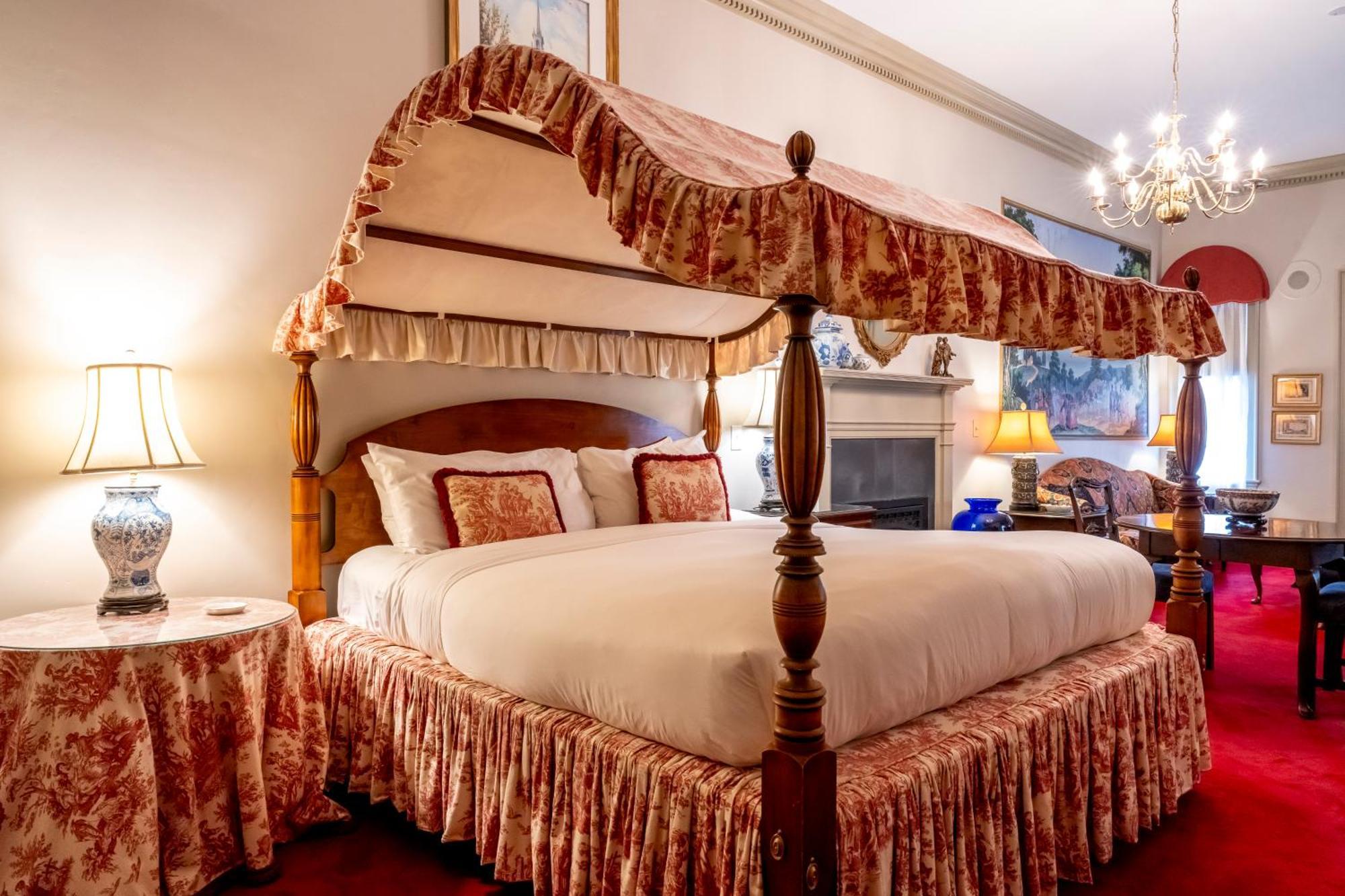 Francis Malbone House Bed & Breakfast 4*