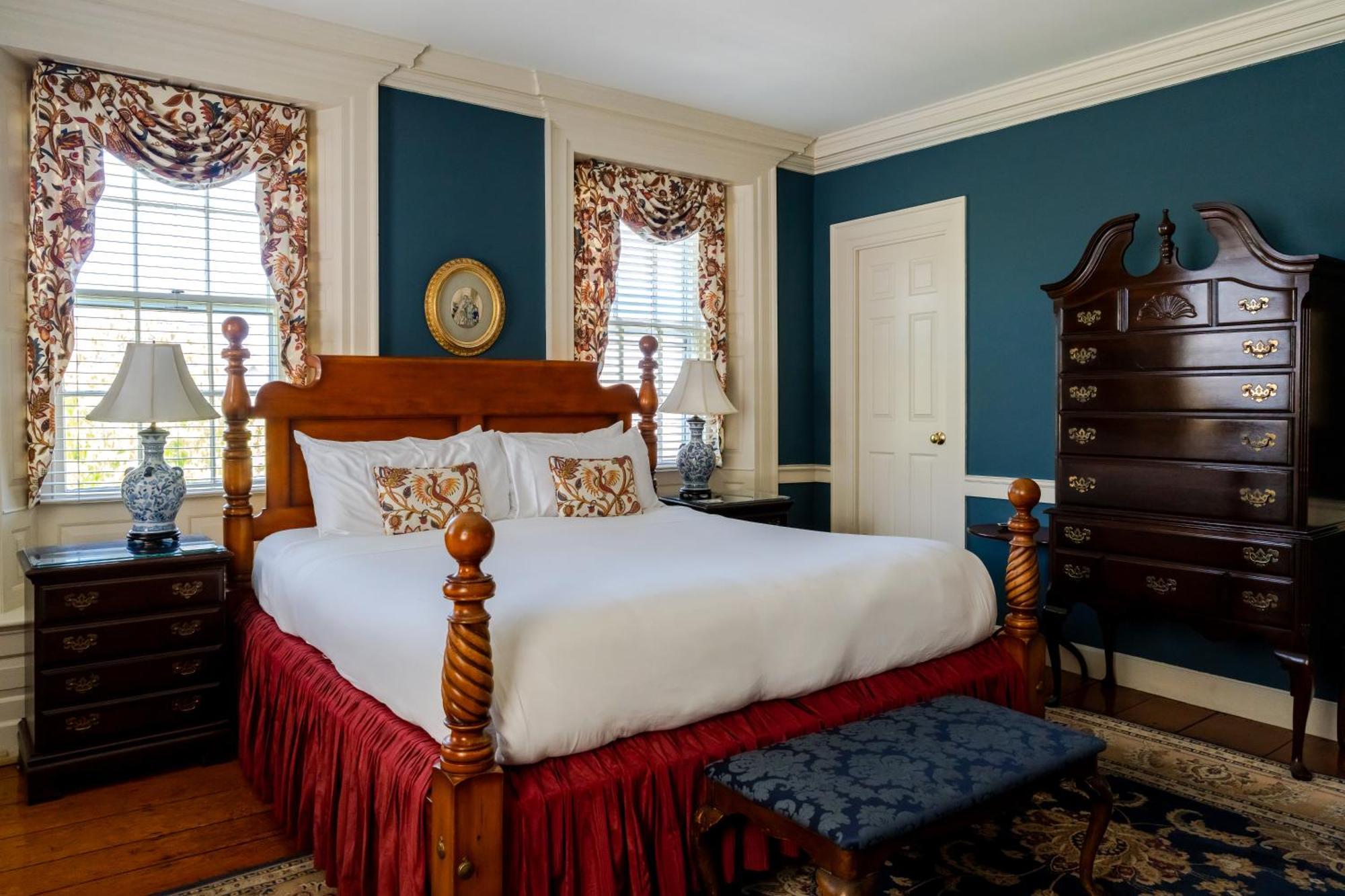 Francis Malbone House Bed & Breakfast 4*