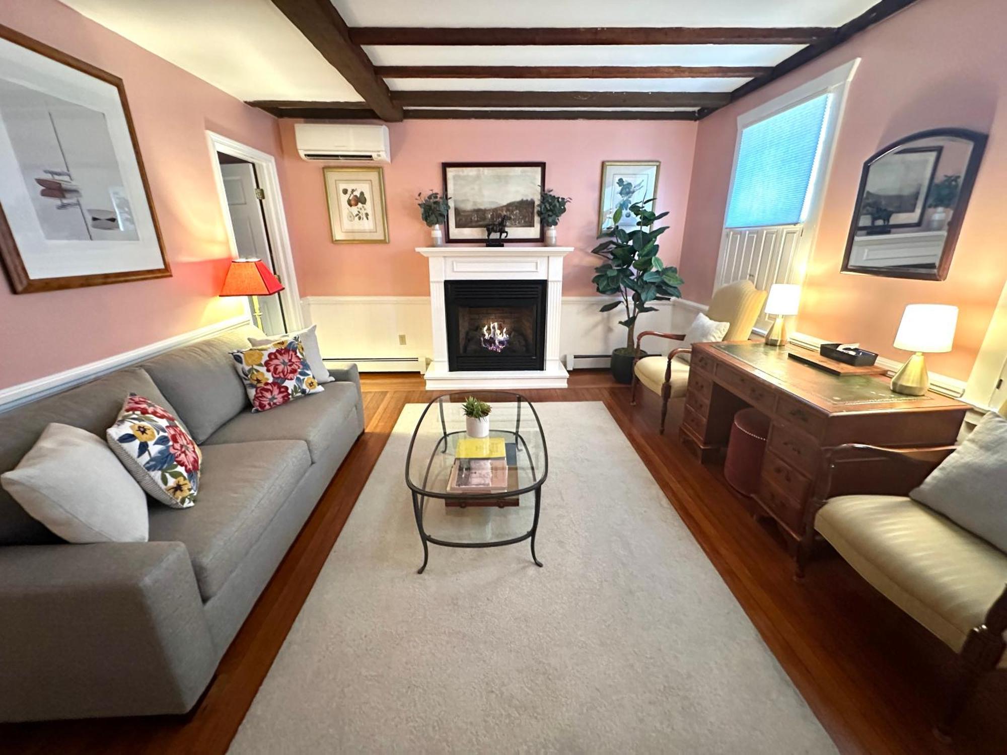 Entire Historic 5 Bed 5 Bath Sleeps 17 3*