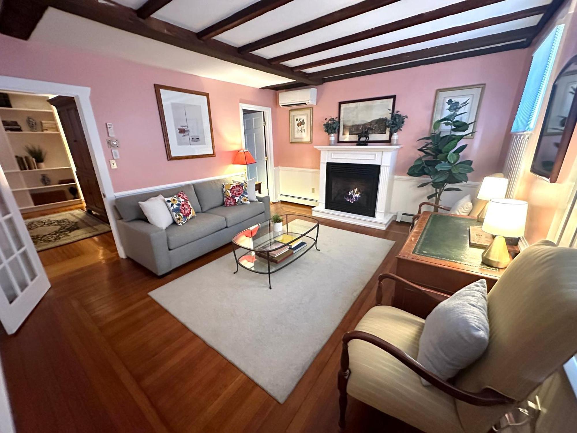 Entire Historic 5 Bed 5 Bath Sleeps 17 Newport