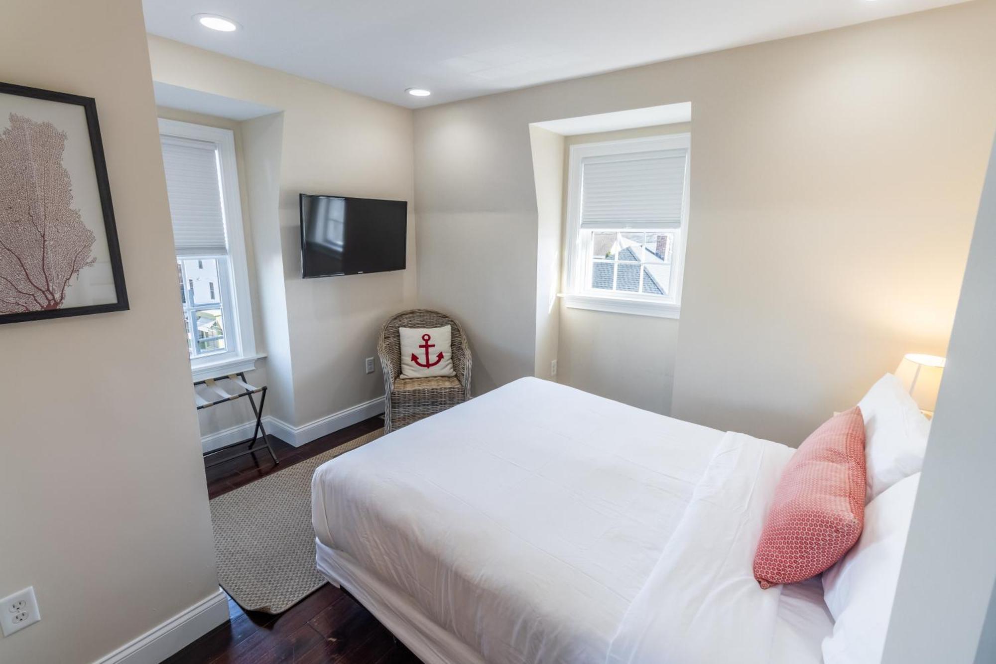 The Lofts - 617 Thames Street