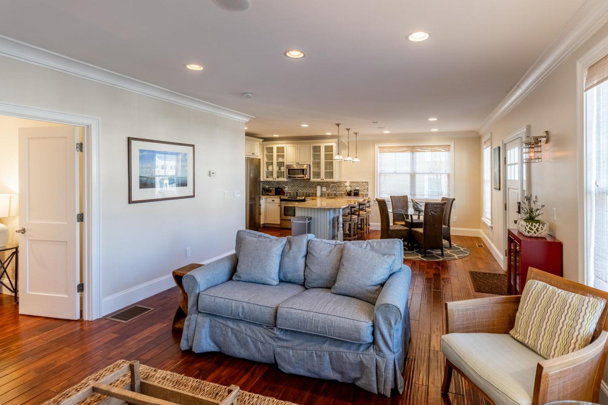 The Lofts - 546 Thames Street Apartment