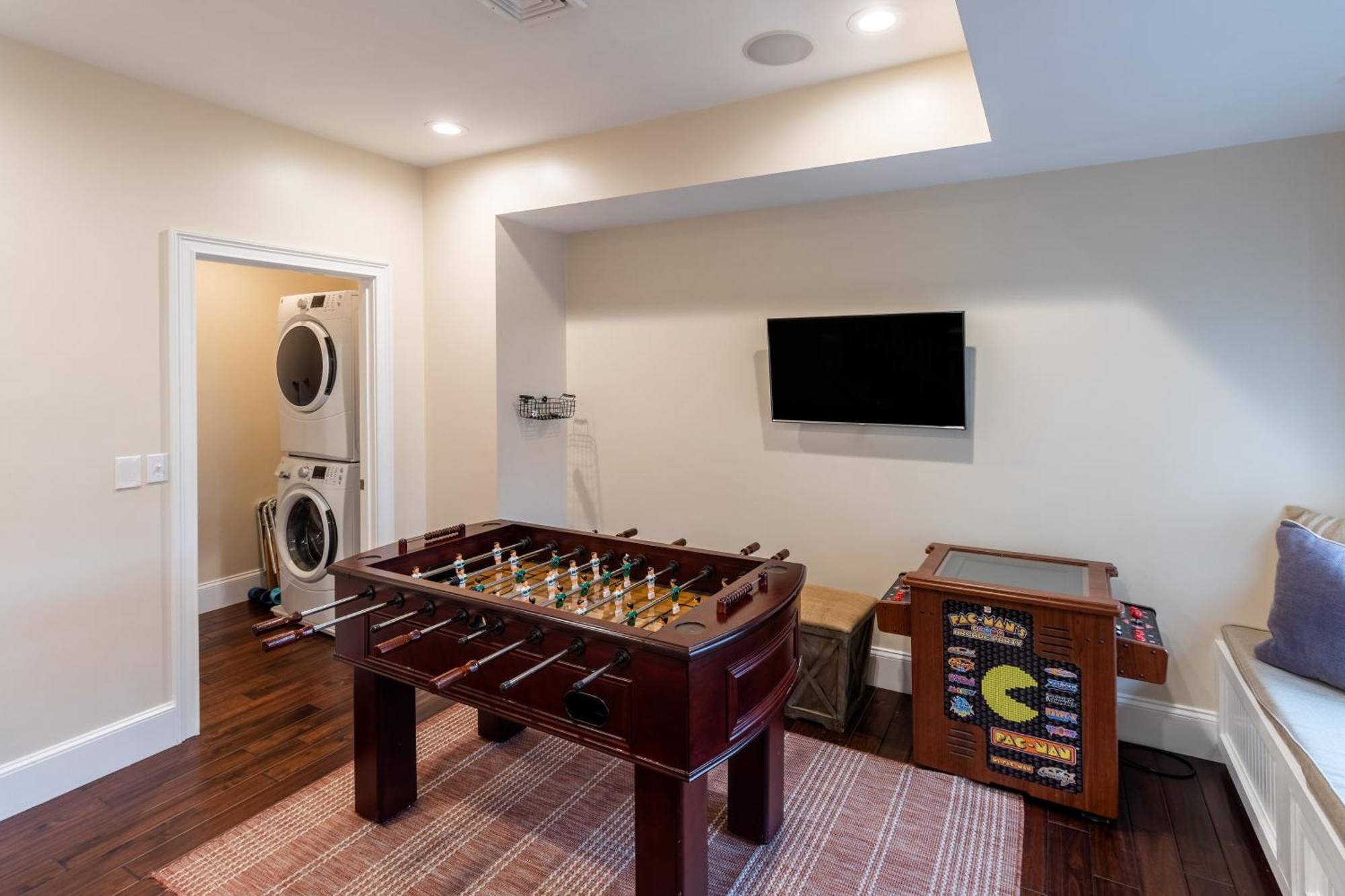 The Lofts - 546 Thames Street Apartment