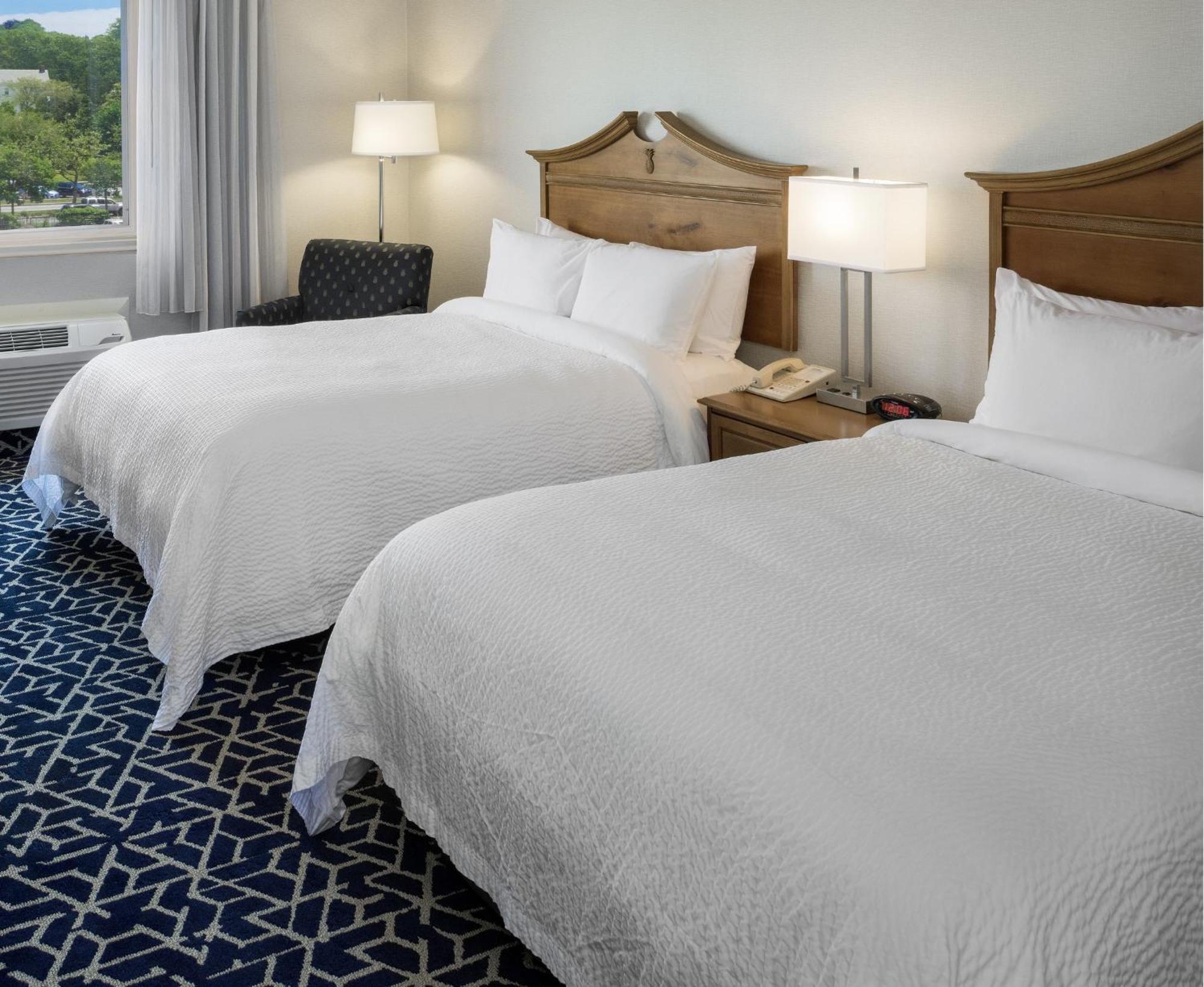 Hotel The Harbor & Marina Newport