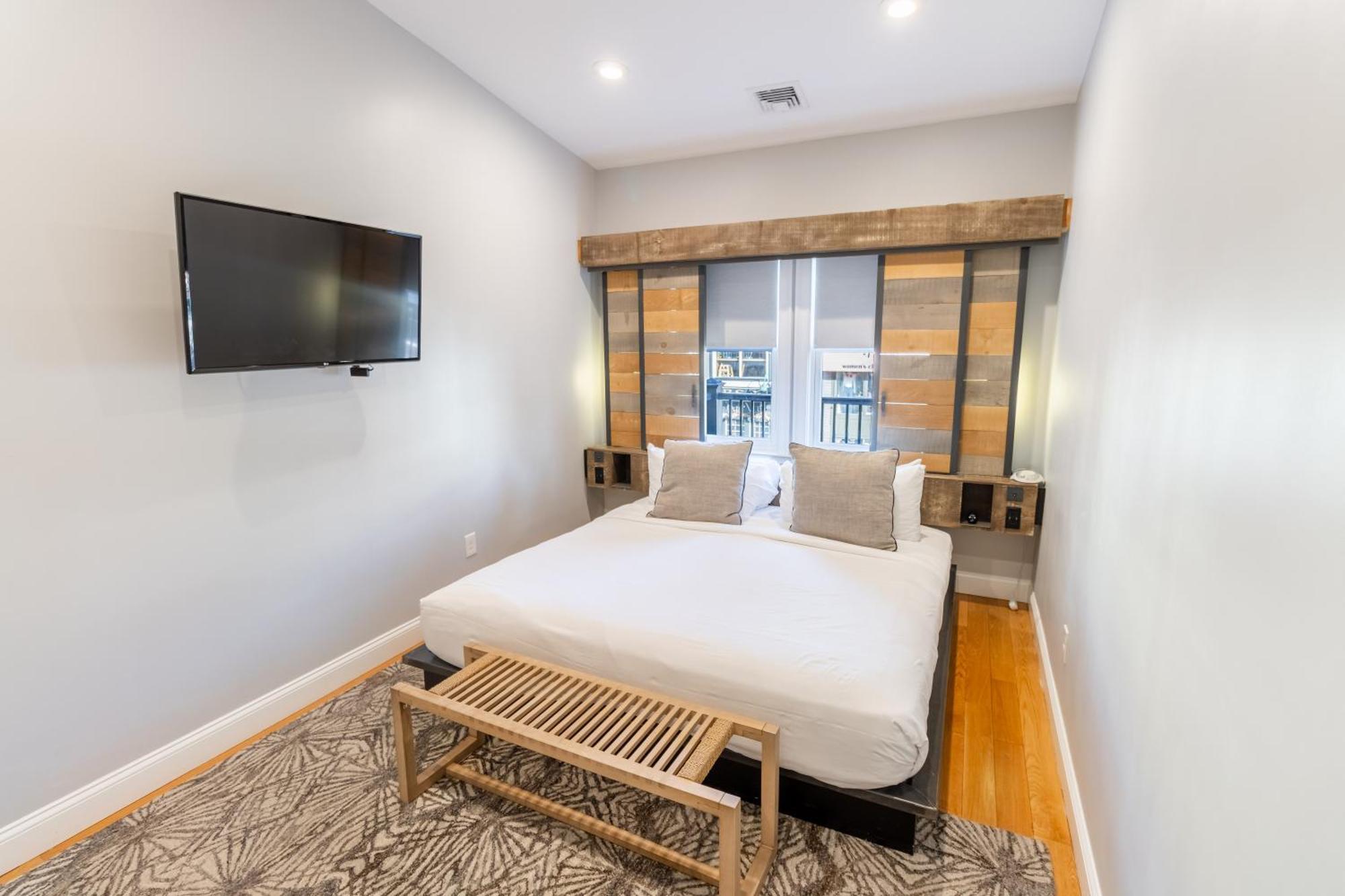 The Lofts - Brick Market Place Apartment *