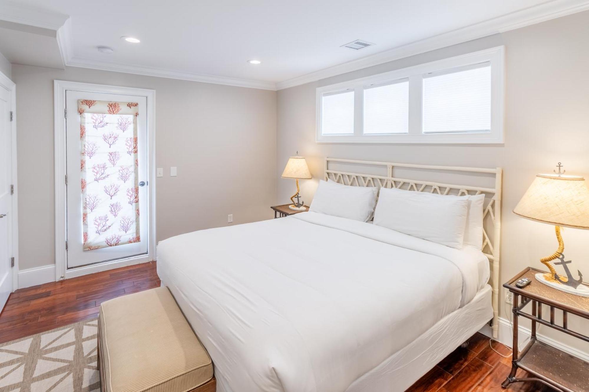 The Lofts - 548 Thames Street Apartment *
