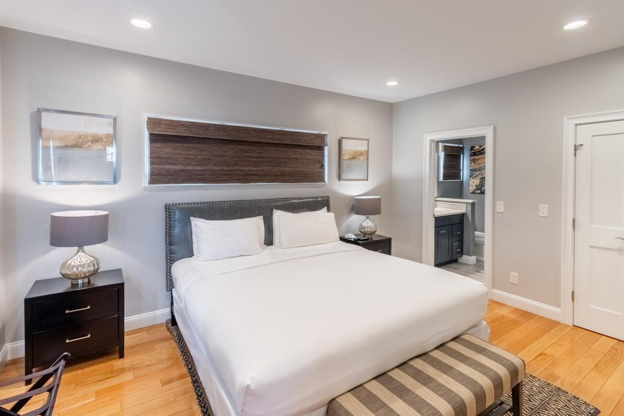 The Lofts - 595 Thames Street Holiday home *
