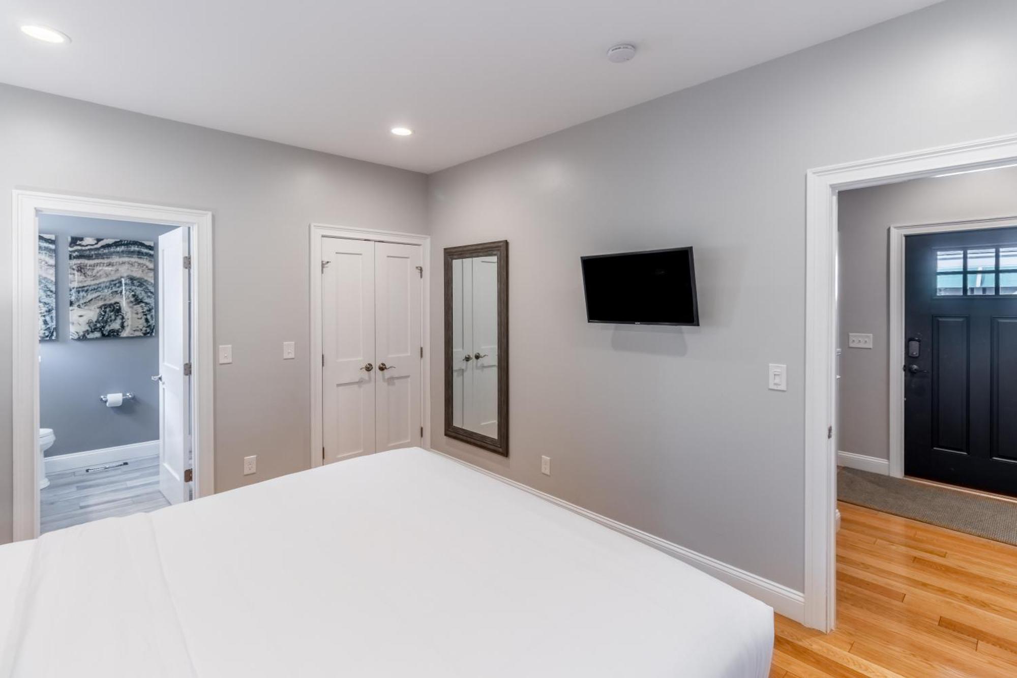 The Lofts - 595 Thames Street