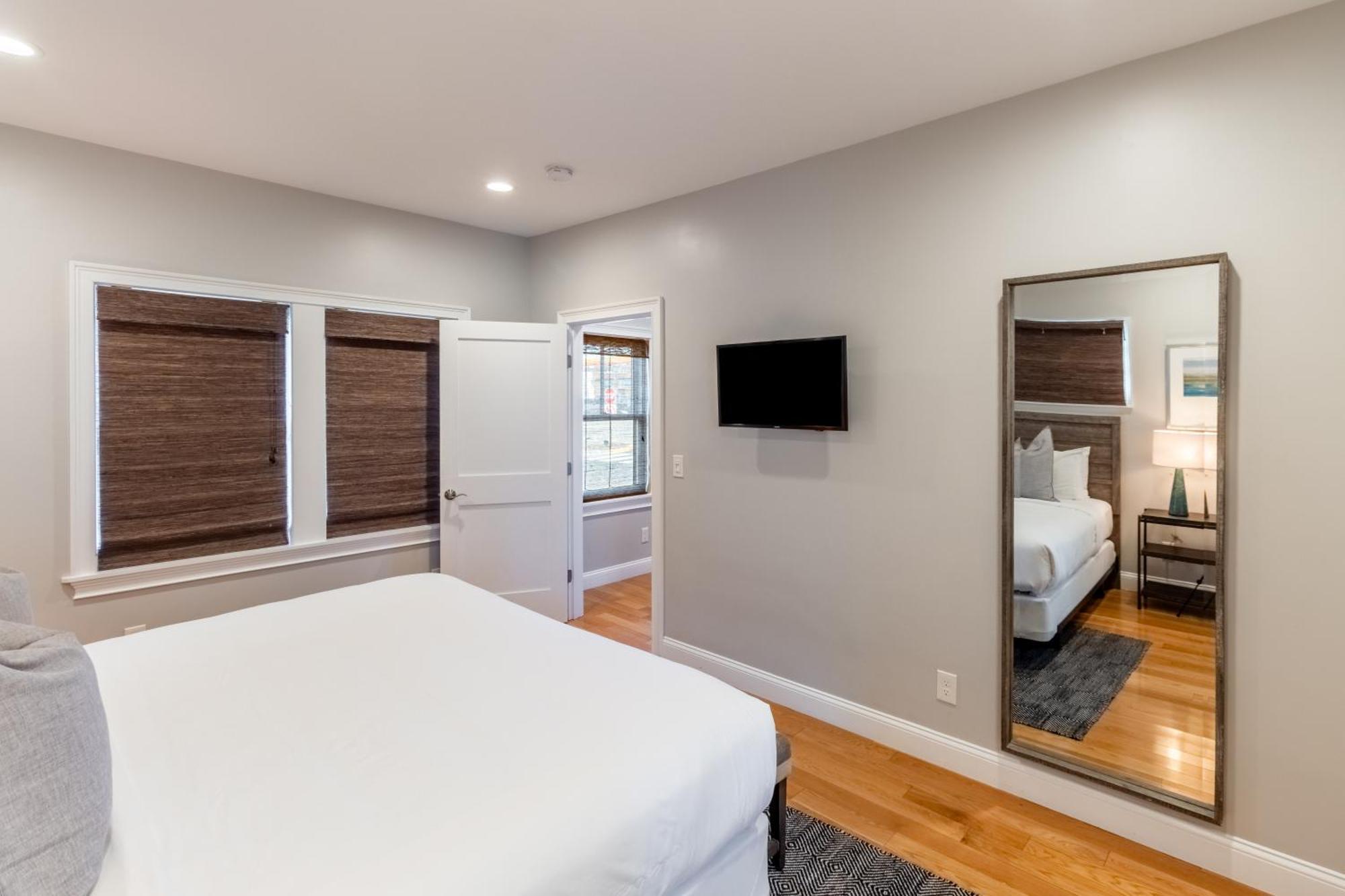 The Lofts - 595 Thames Street *
