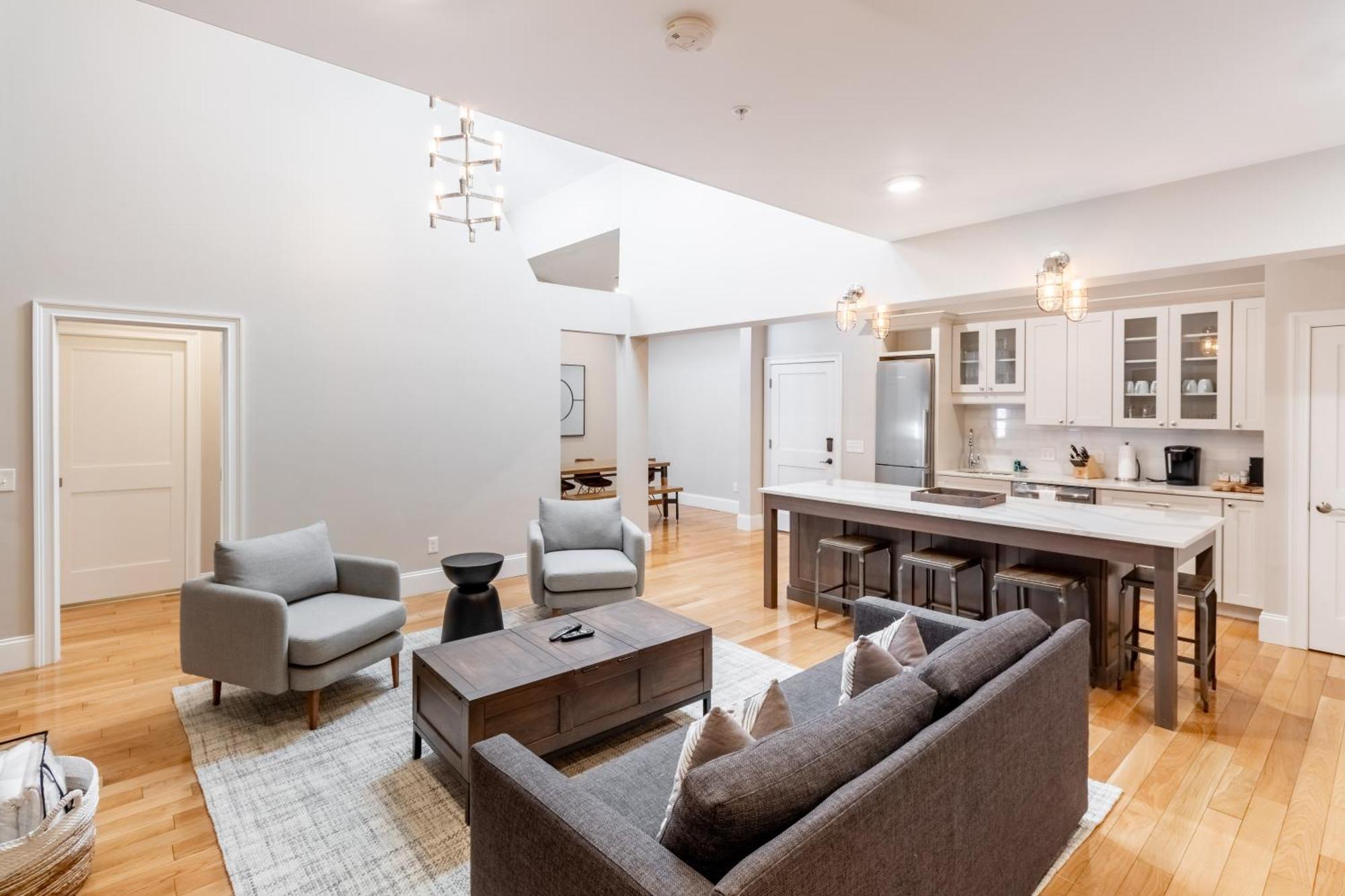 The Lofts - Brick Market Place Apartment *