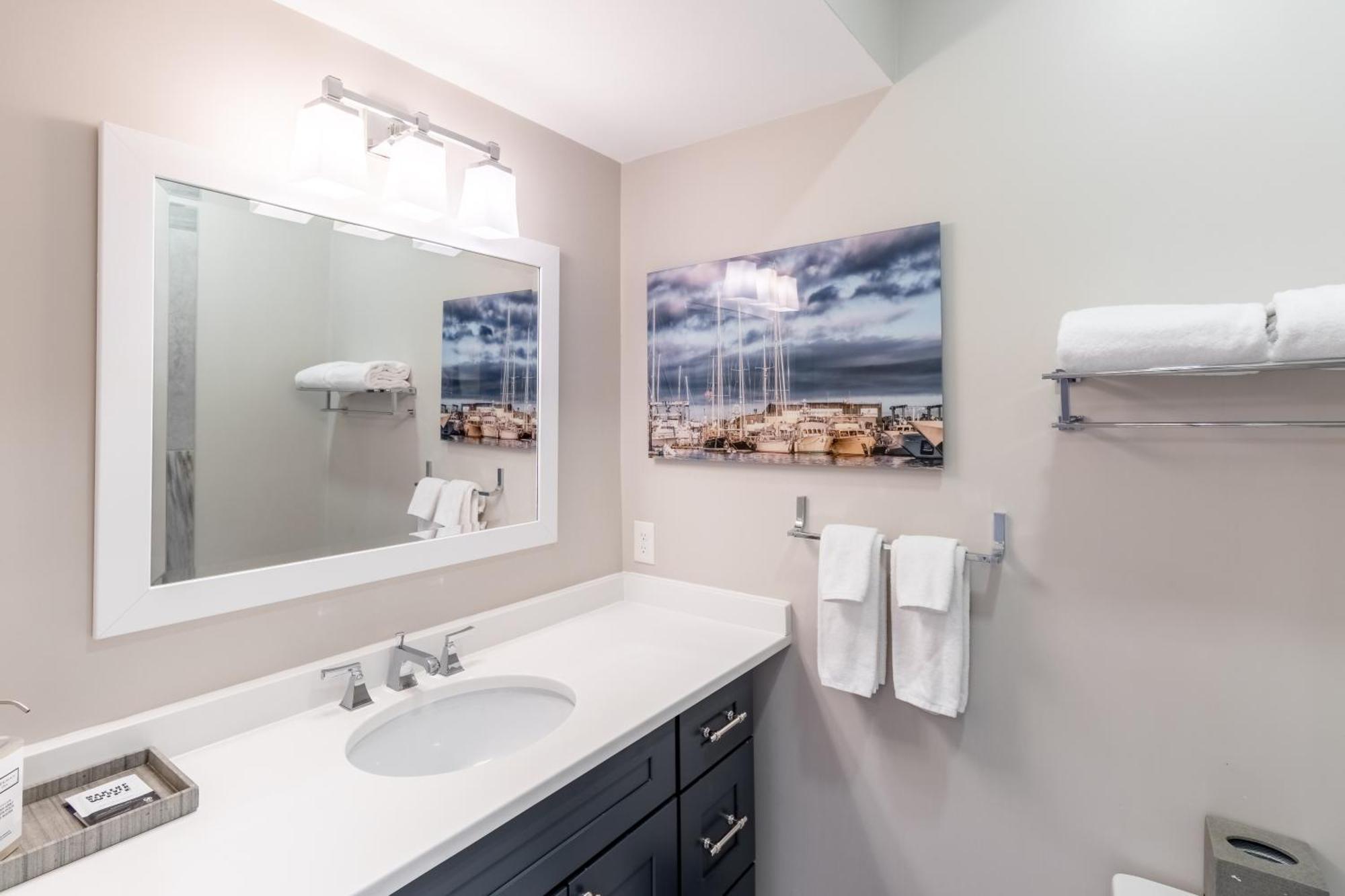 The Lofts - Brick Market Place Apartment *