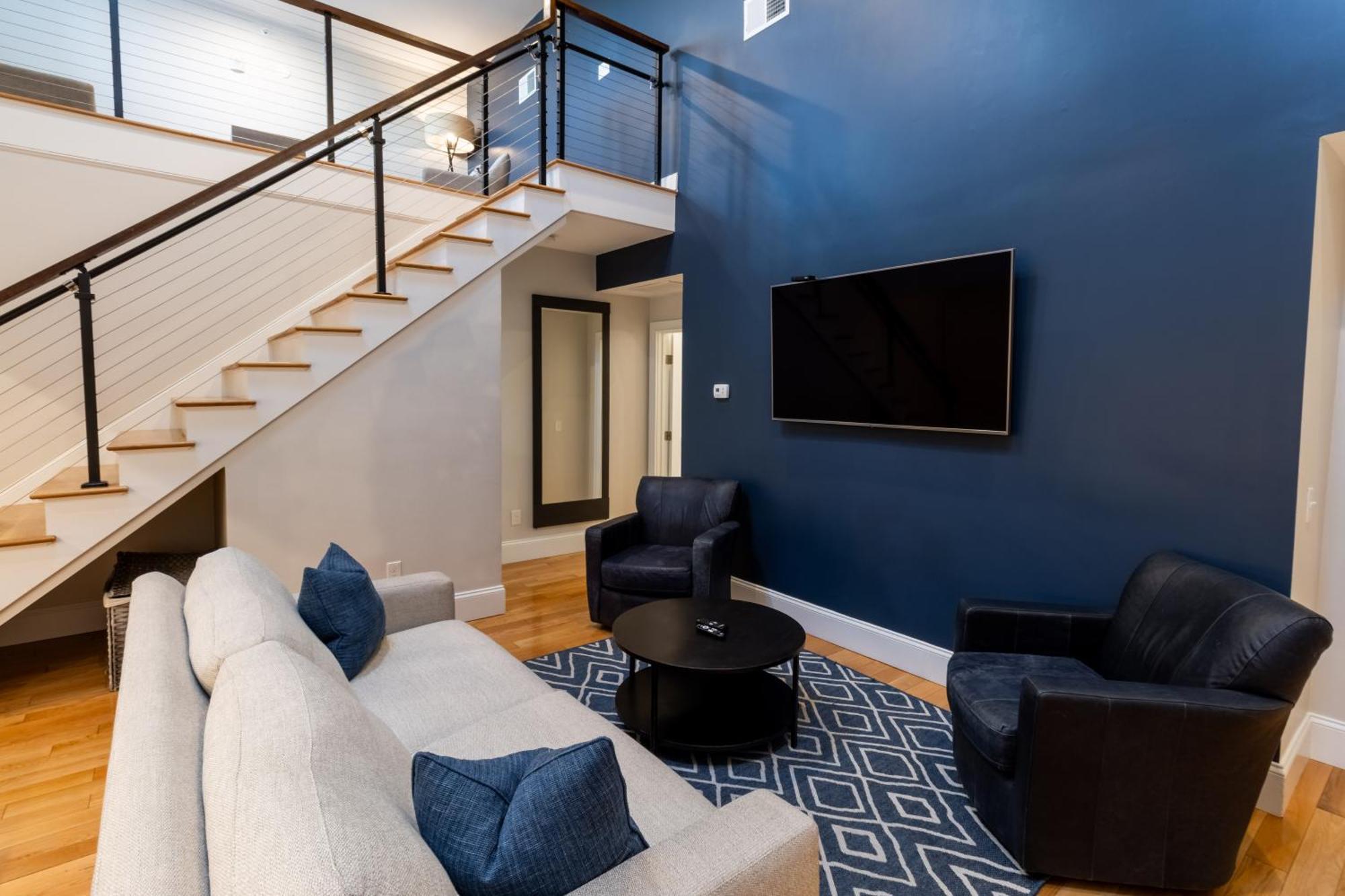 The Lofts - Brick Market Place Apartment *