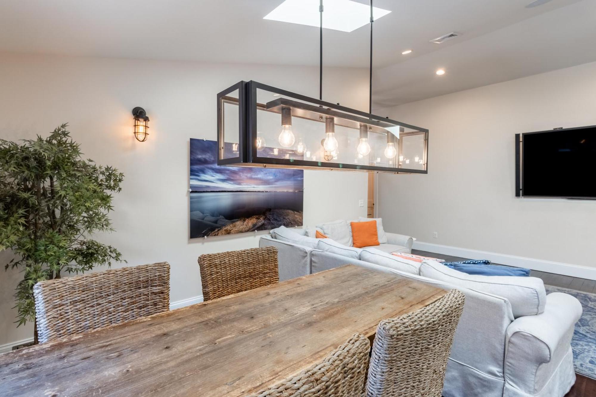 The Lofts - 359 Thames Street Apartment