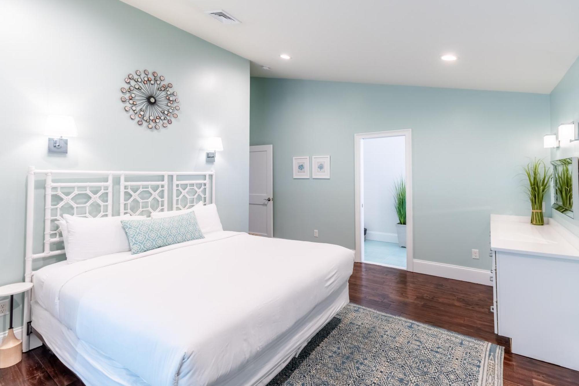 The Lofts - 359 Thames Street Apartment *