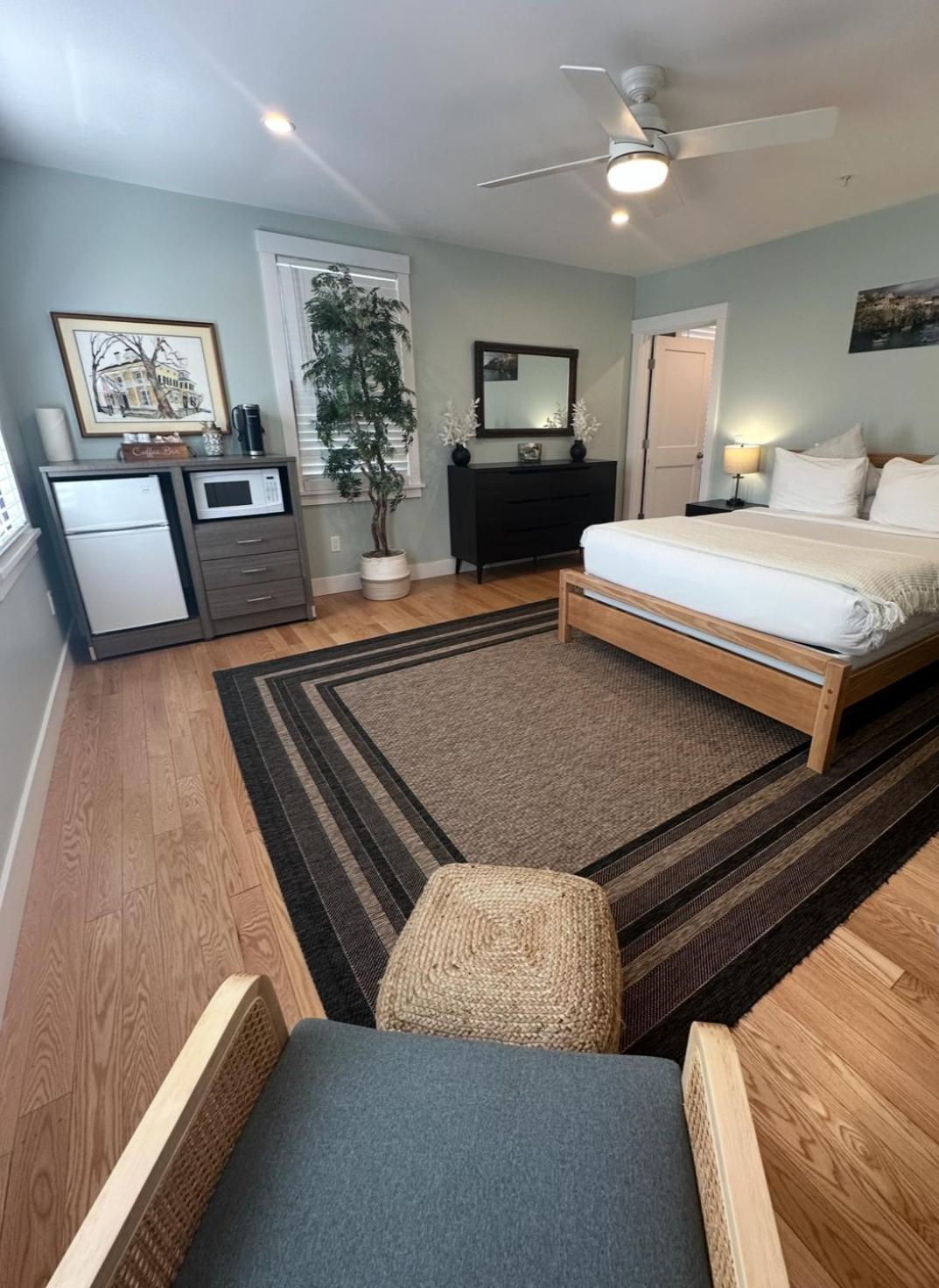 10 Fair H Newport