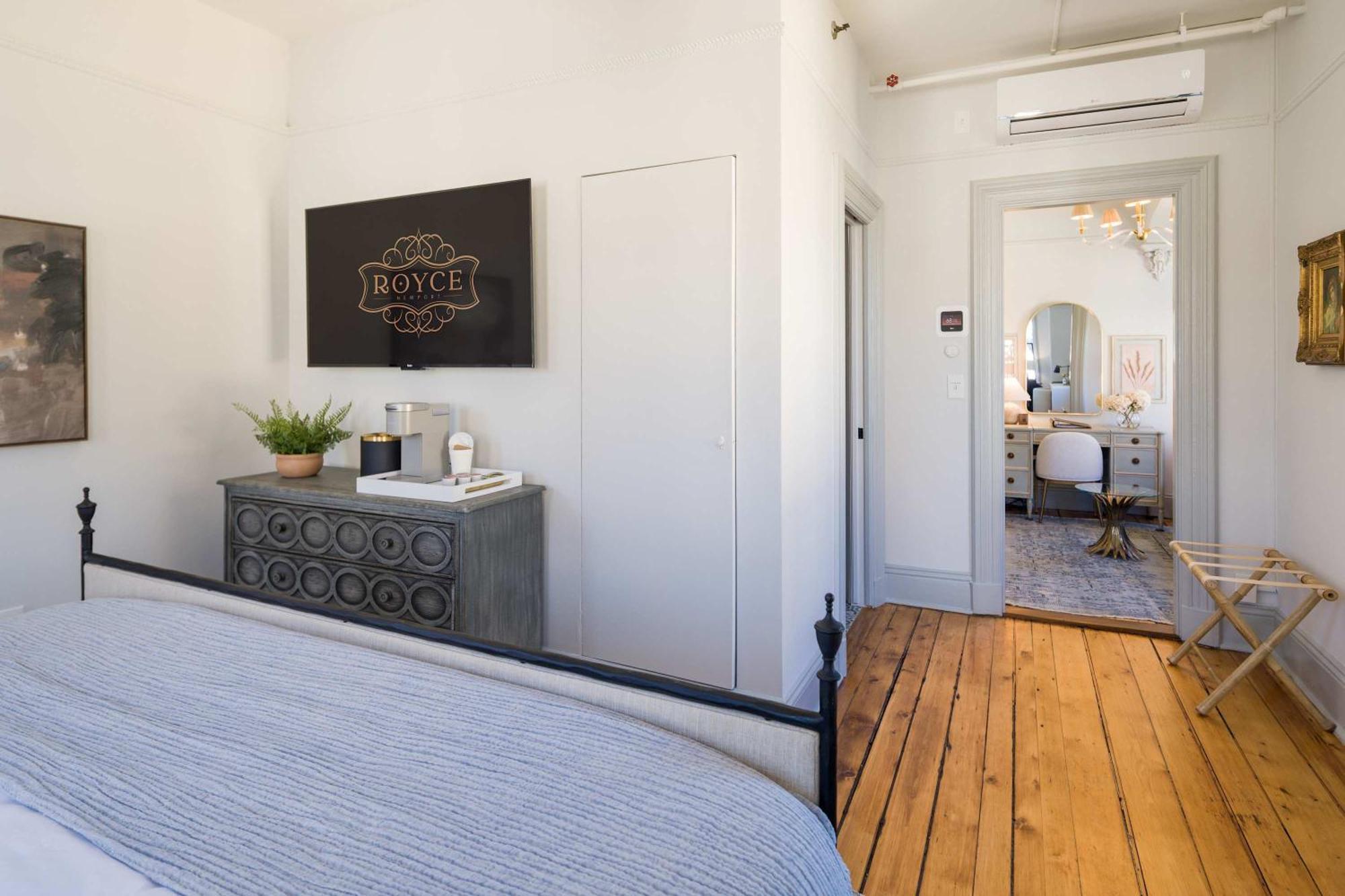 The Royce - Two Luxury Family Homes In Downtown * Newport