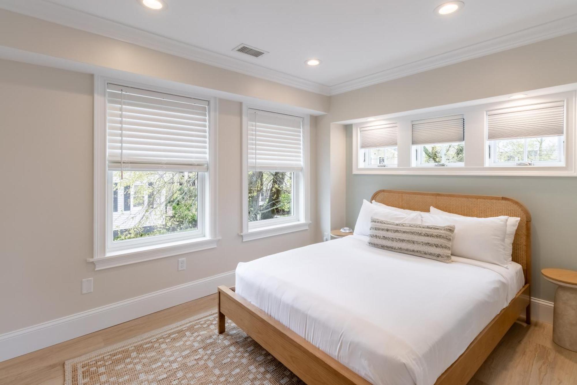 The Lofts - 543 Thames Street Apartment