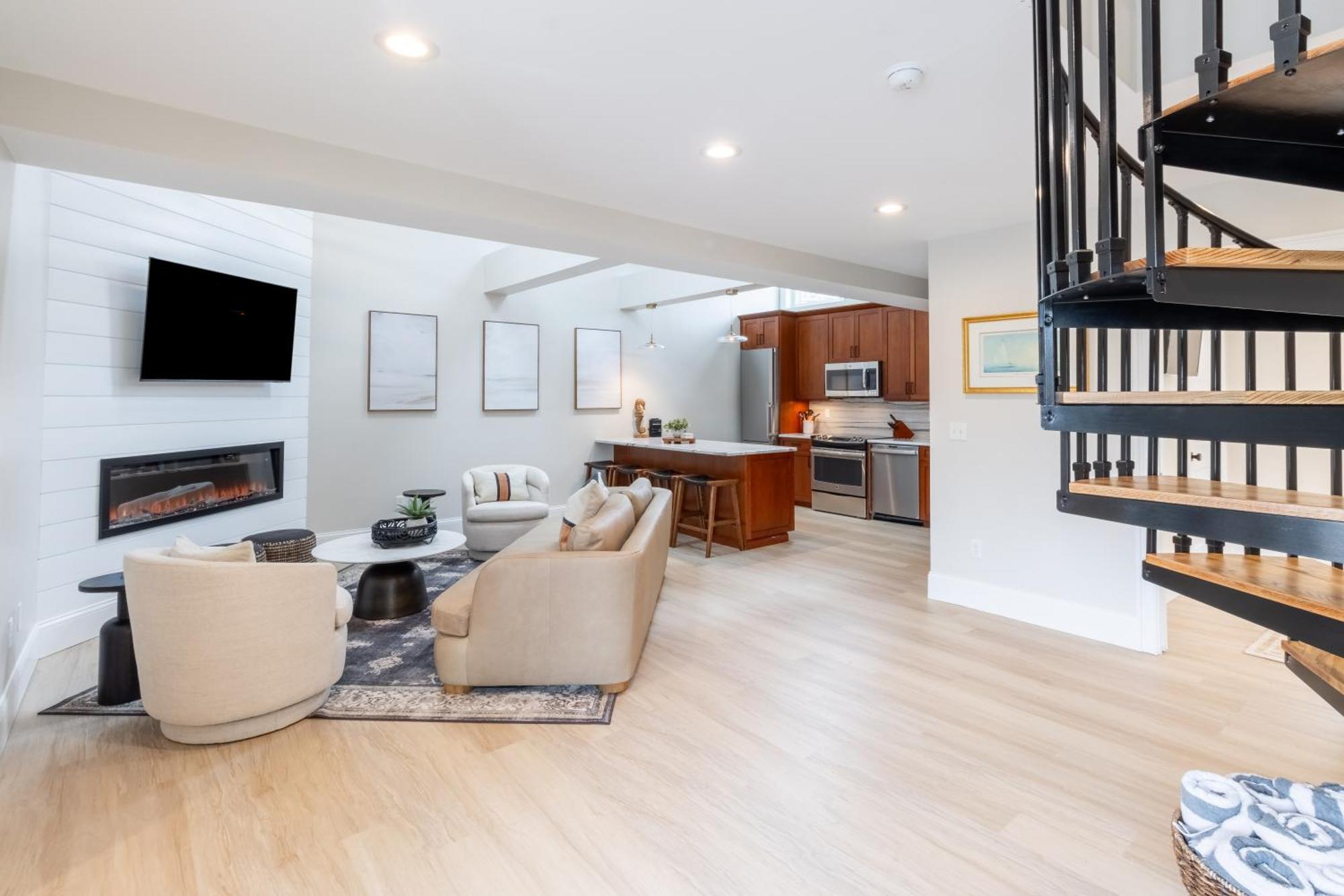 The Lofts - 543 Thames Street Apartment *