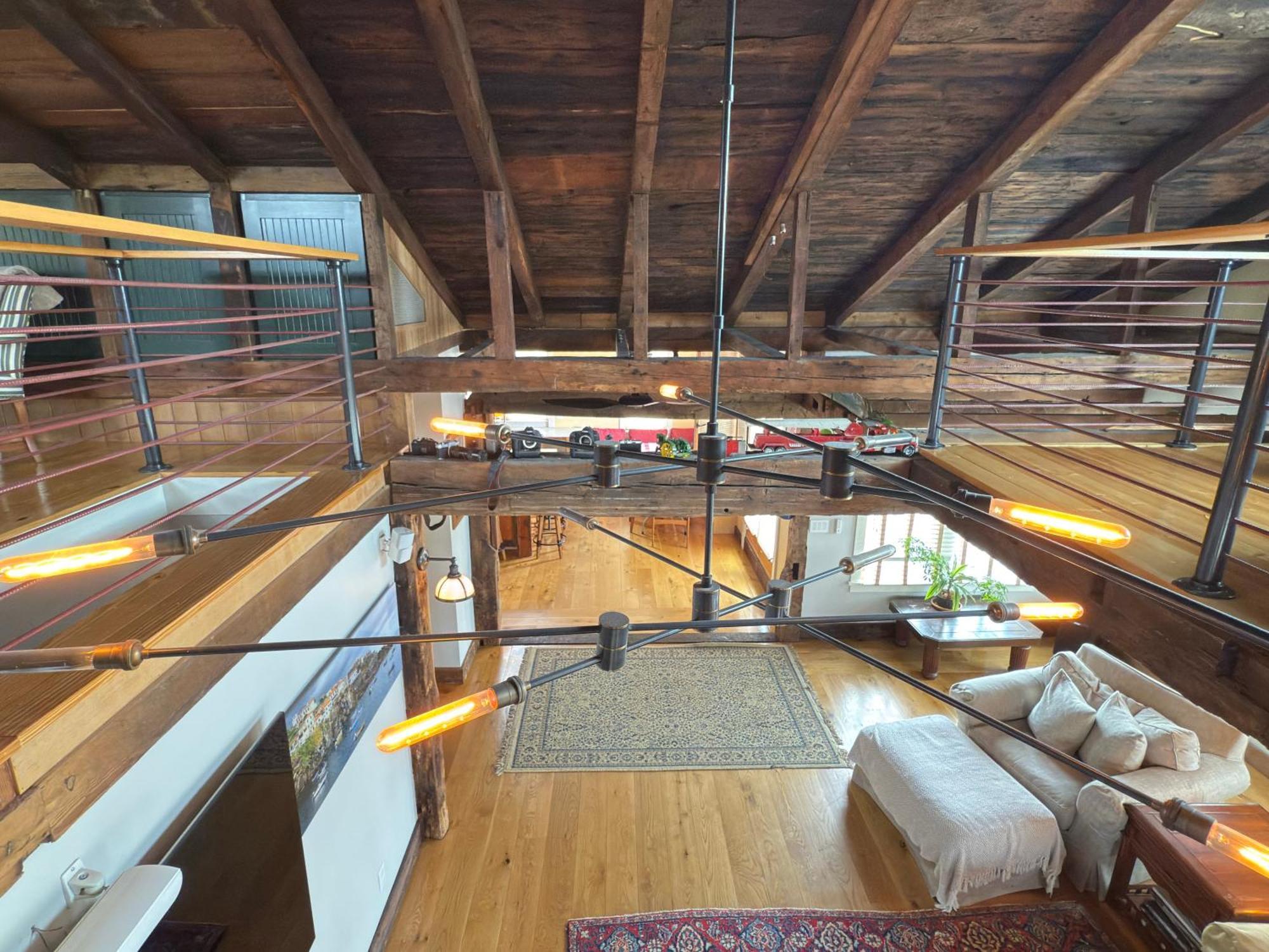Magical Post And Beam Loft Downtown Newport! Newport