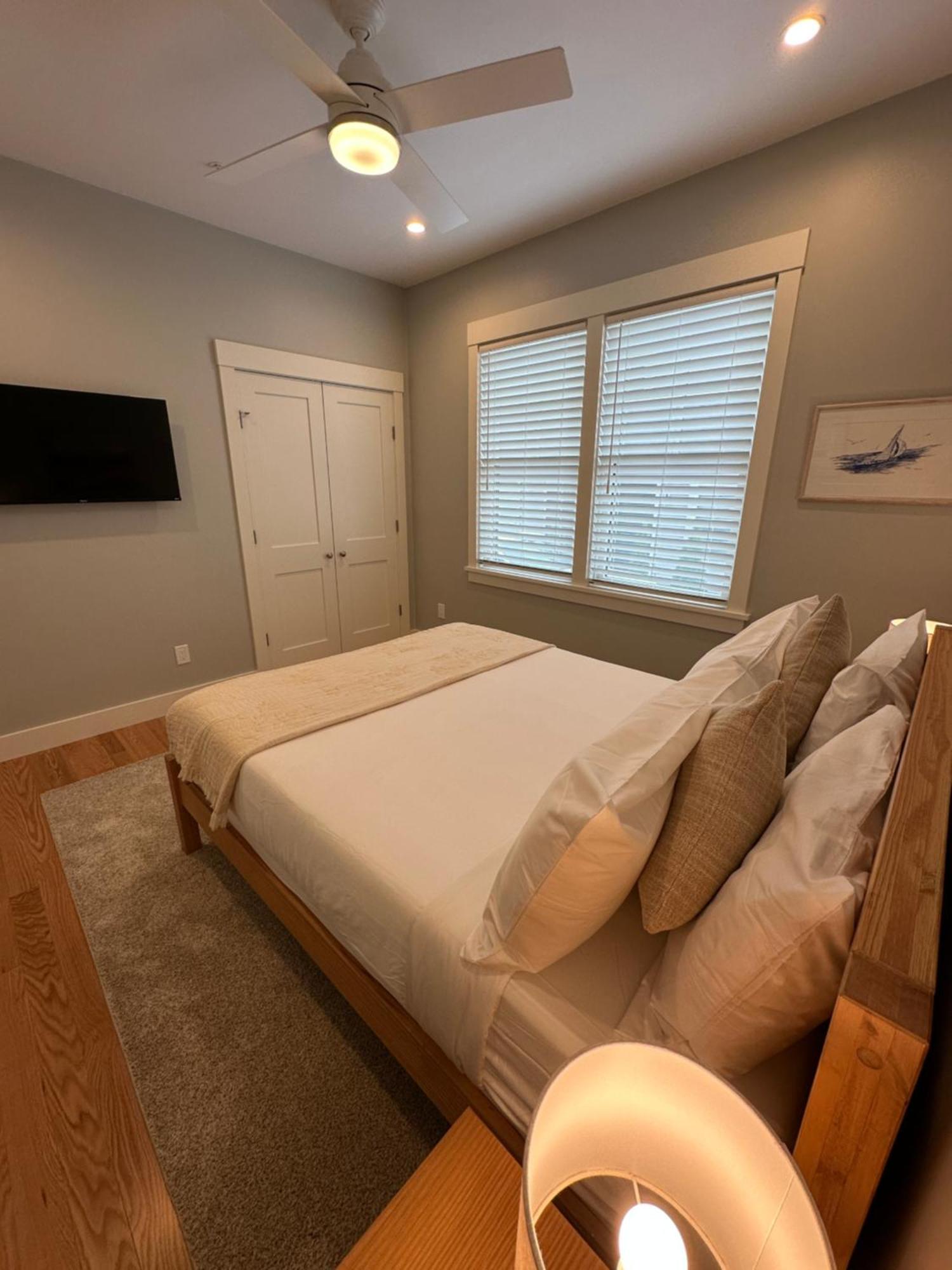 Brand New Construction! 3 Unit5 Bed Property Holiday home *
