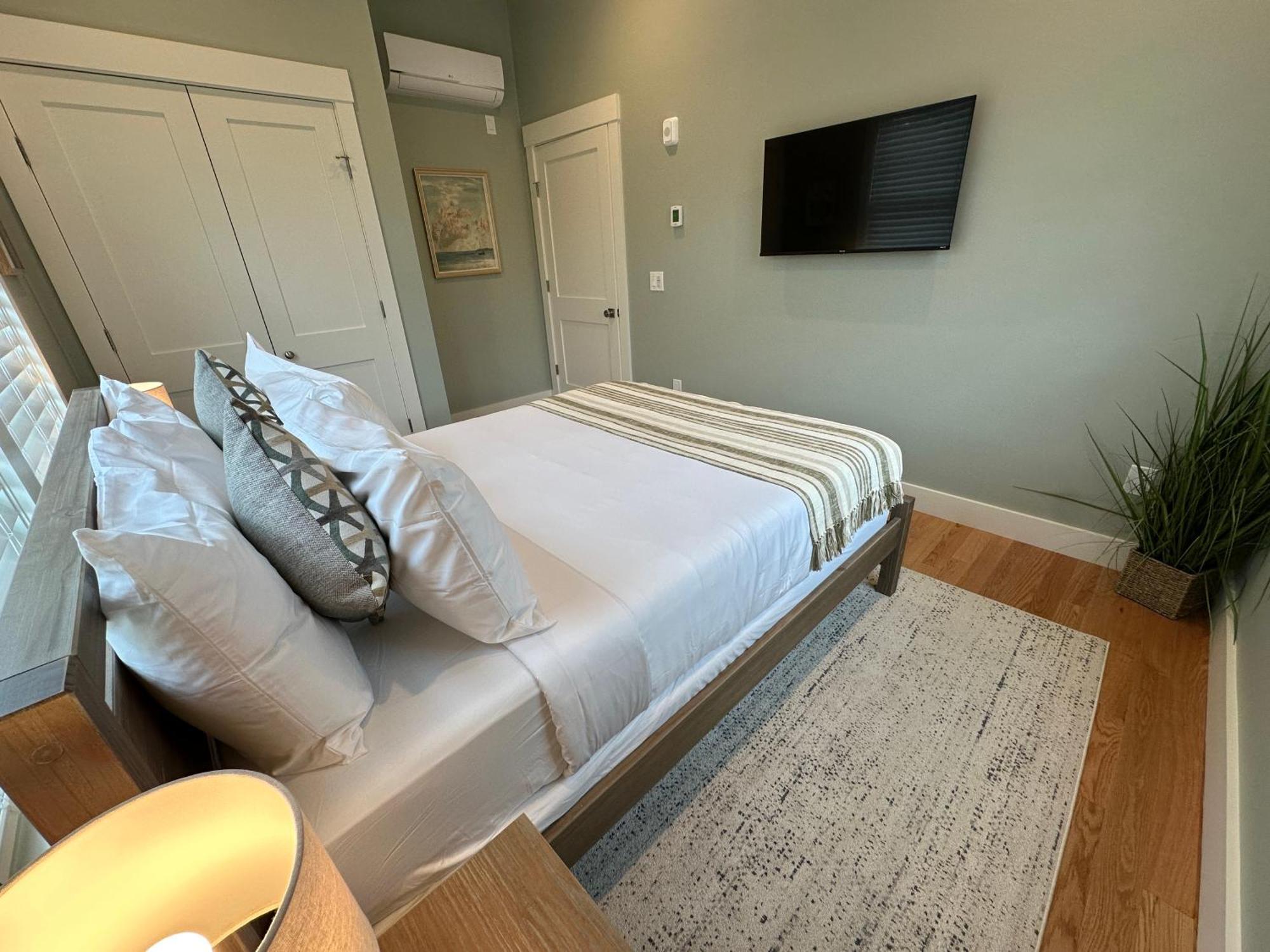 Holiday home Brand New Construction! 3 Unit5 Bed Property *