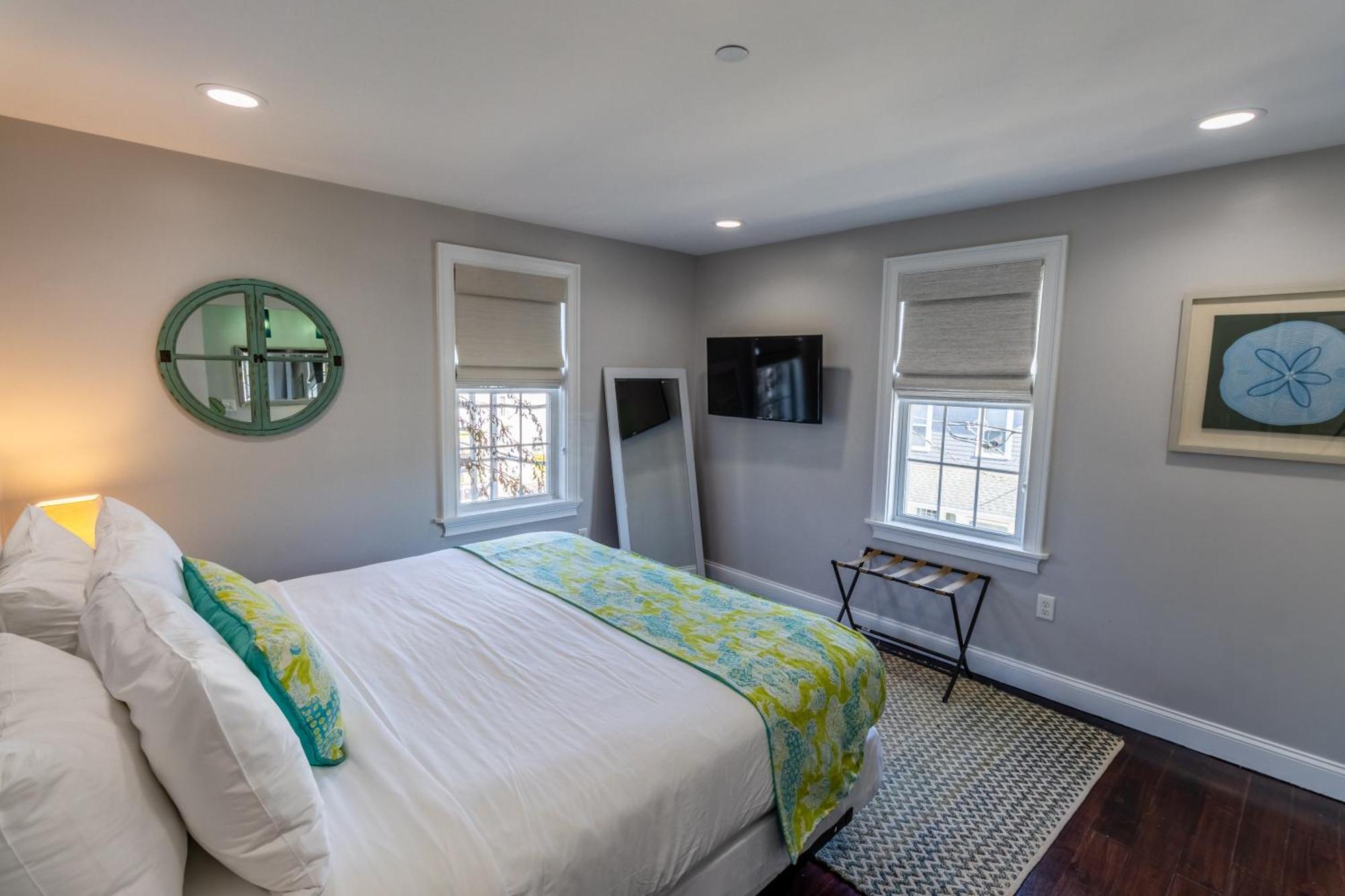 The Lofts - 617 Thames Street Apartment
