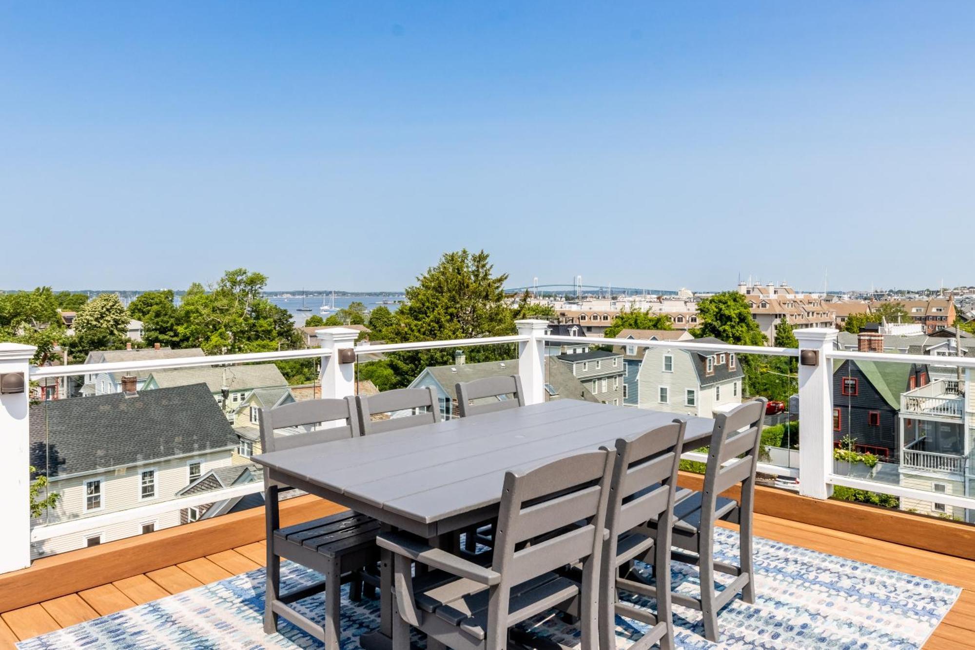 The Lofts - 617 Thames Street Apartment