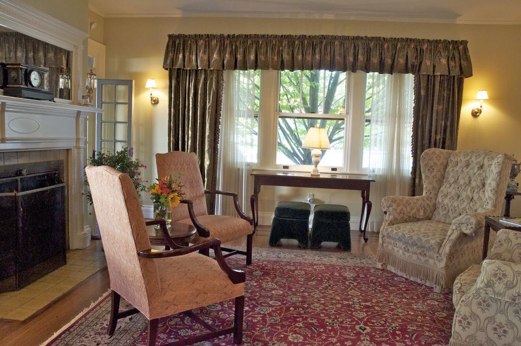 Hilltop Bed & Breakfast 3*