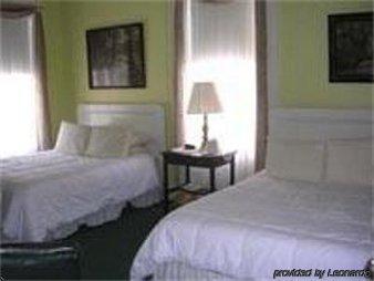 Yankee Peddler Inn