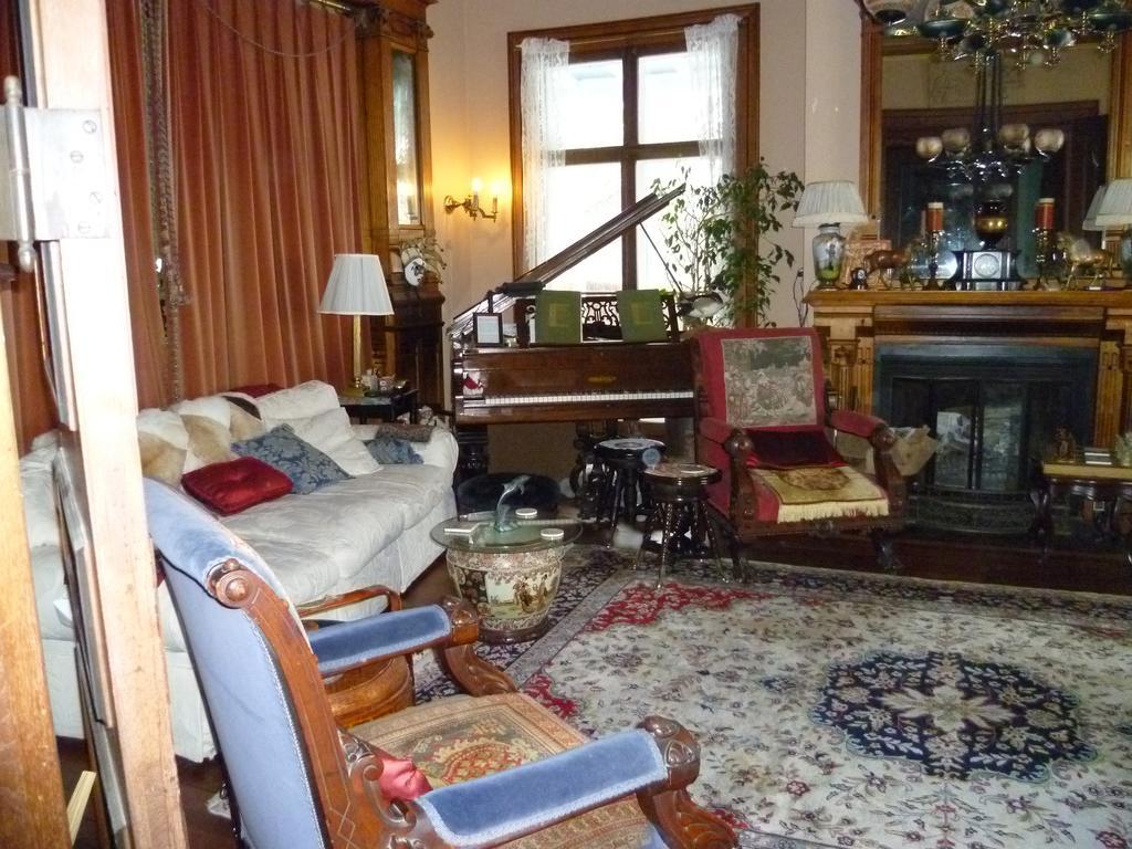 Sanford-covell Marina Bed & Breakfast