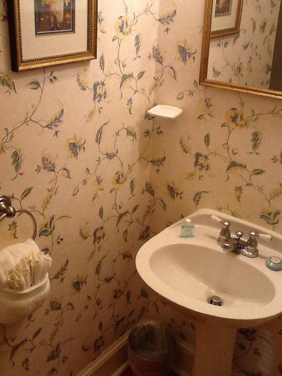 Melville House Inn 2*