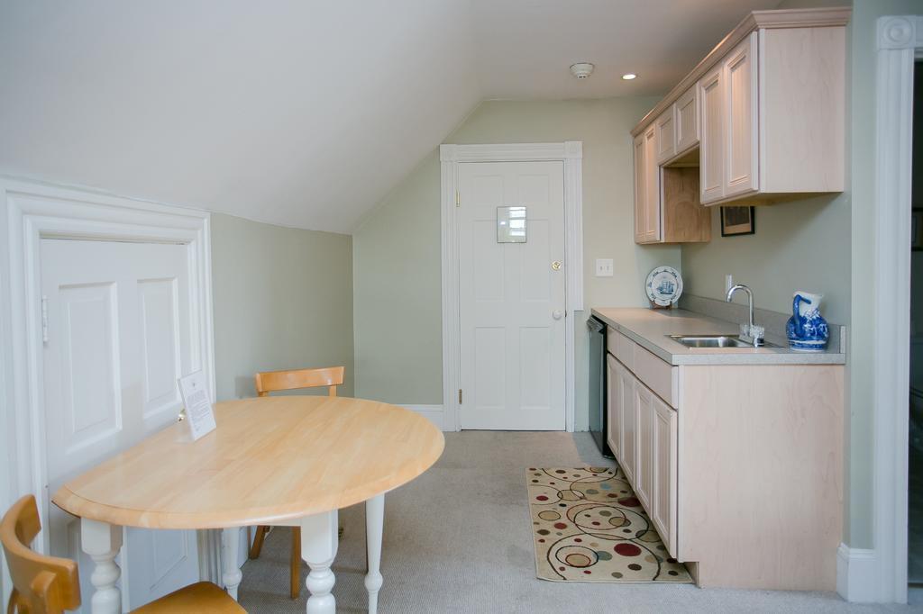 Bed & Breakfast Chart House 3*