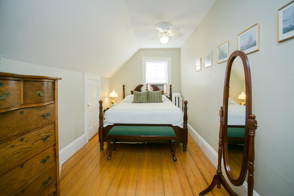 Bed & Breakfast Chart House Newport