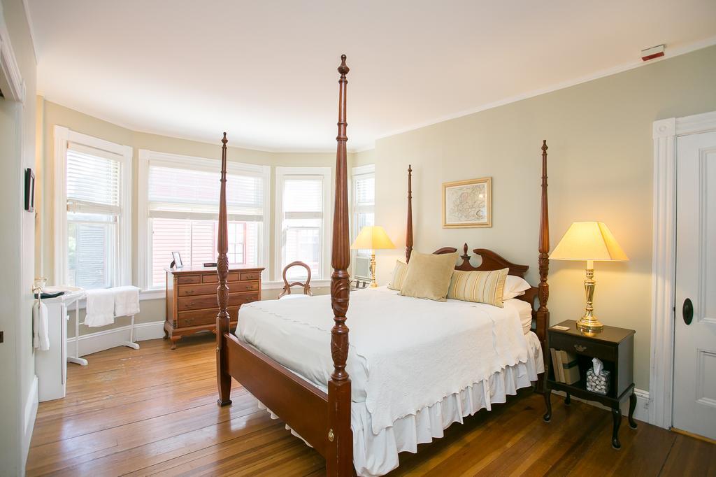 Bed & Breakfast Chart House Newport