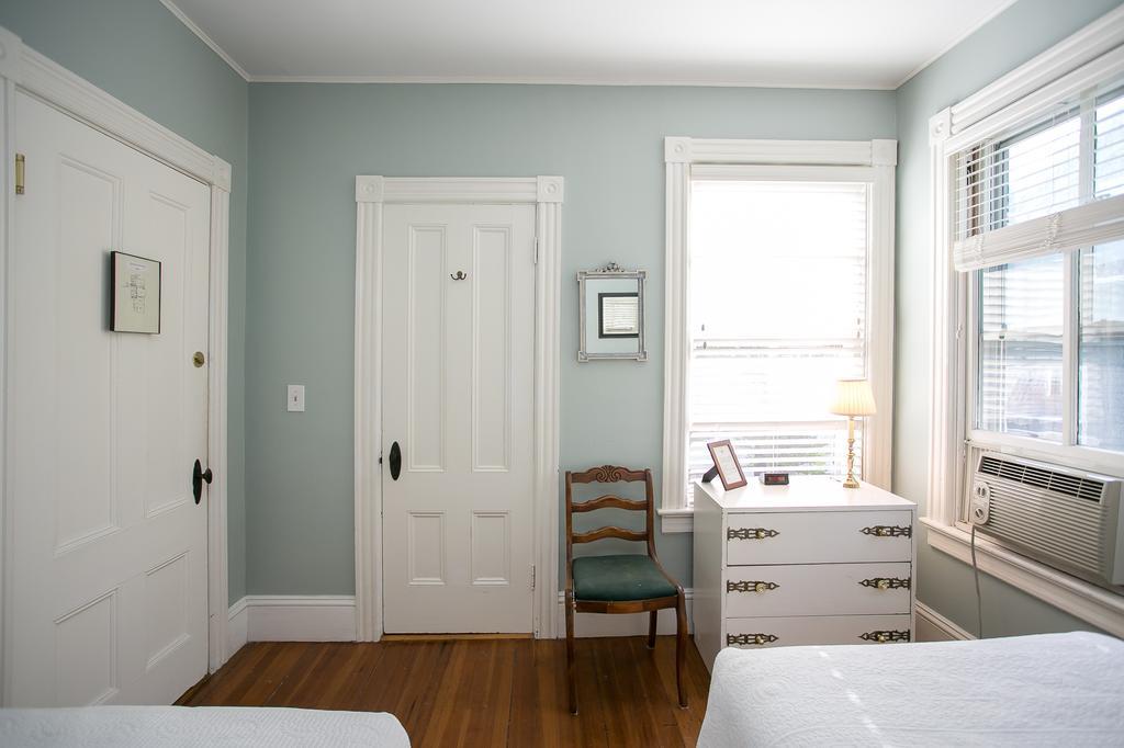 Bed & Breakfast Chart House 3*