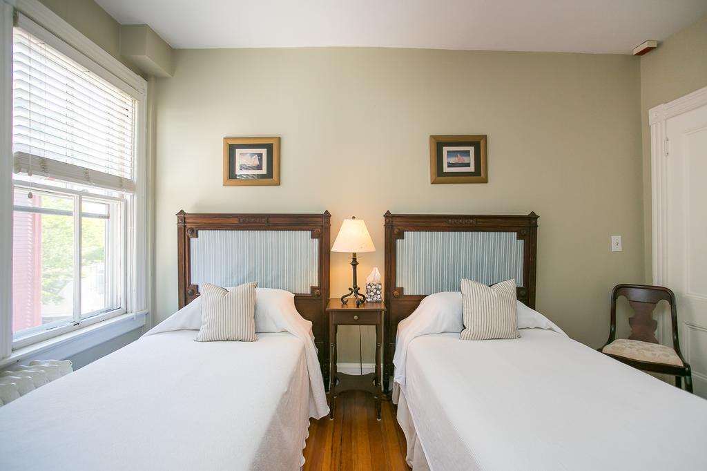 Bed & Breakfast Chart House