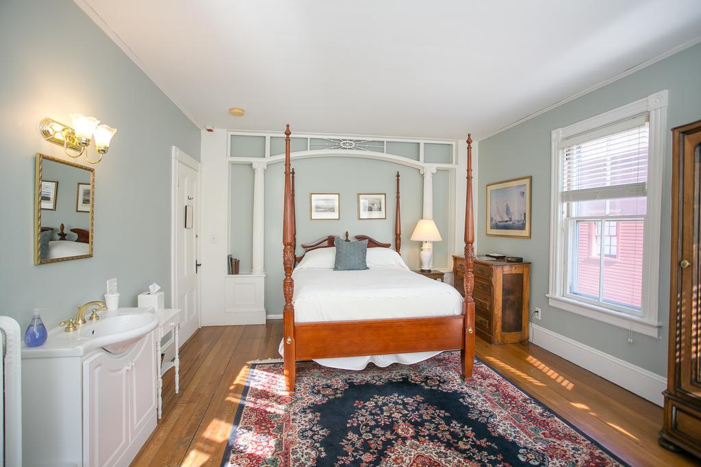 Bed & Breakfast Chart House Newport