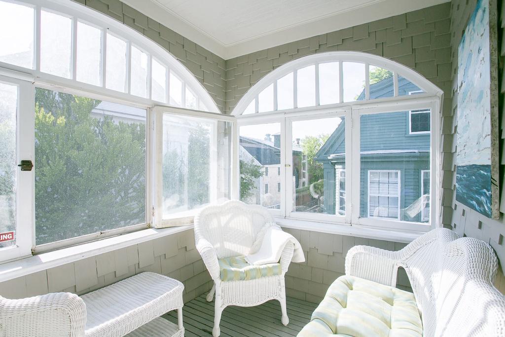 Bed & Breakfast Chart House