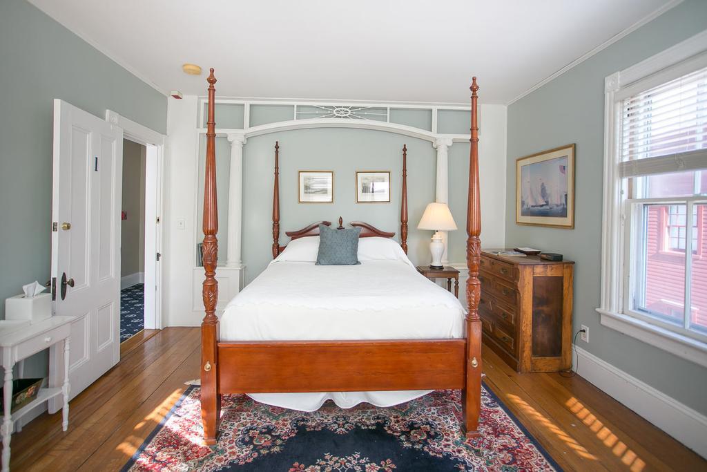 Bed & Breakfast Chart House 3*